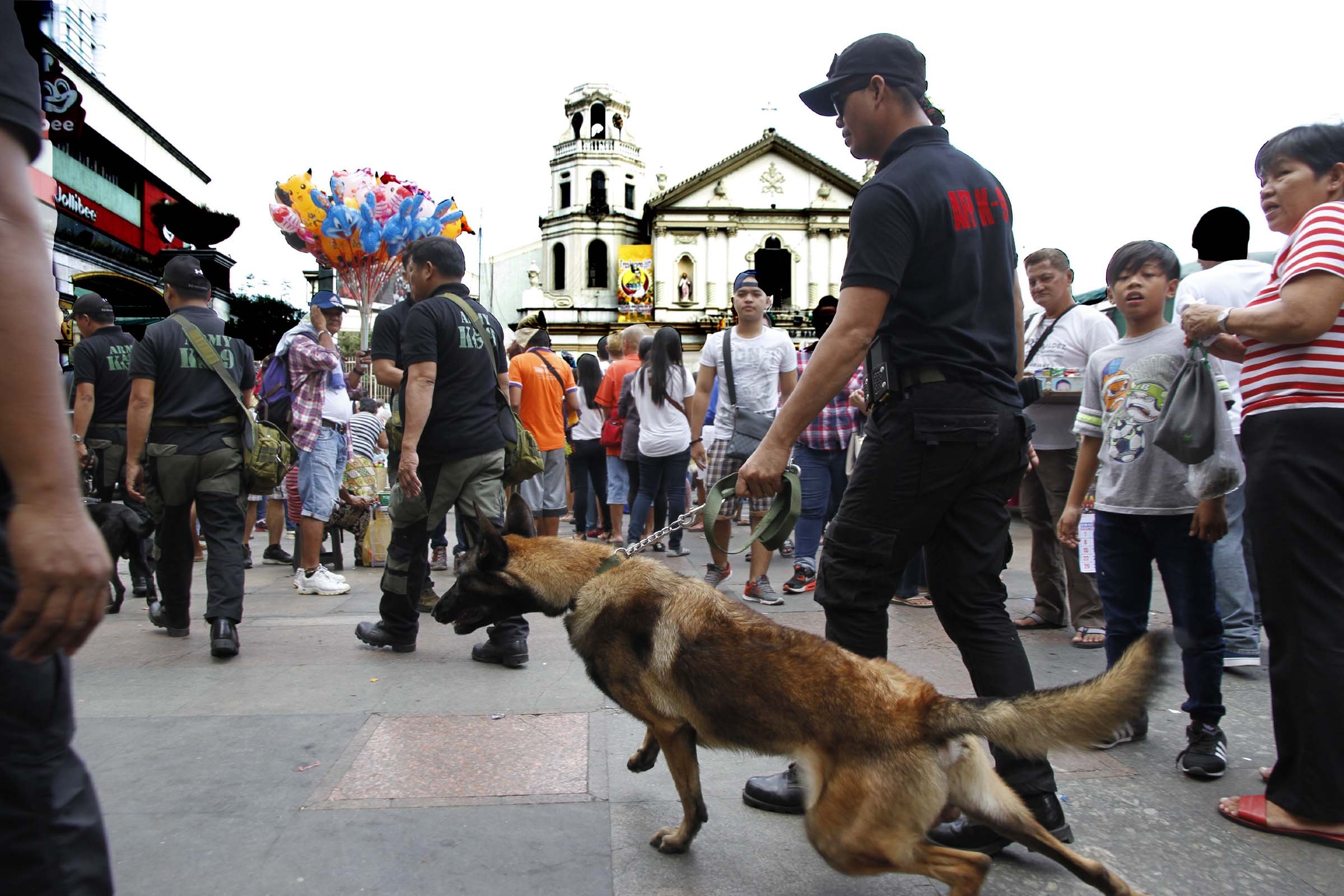Bomb-sniffing dogs search Quiapo Church, Plaza Miranda