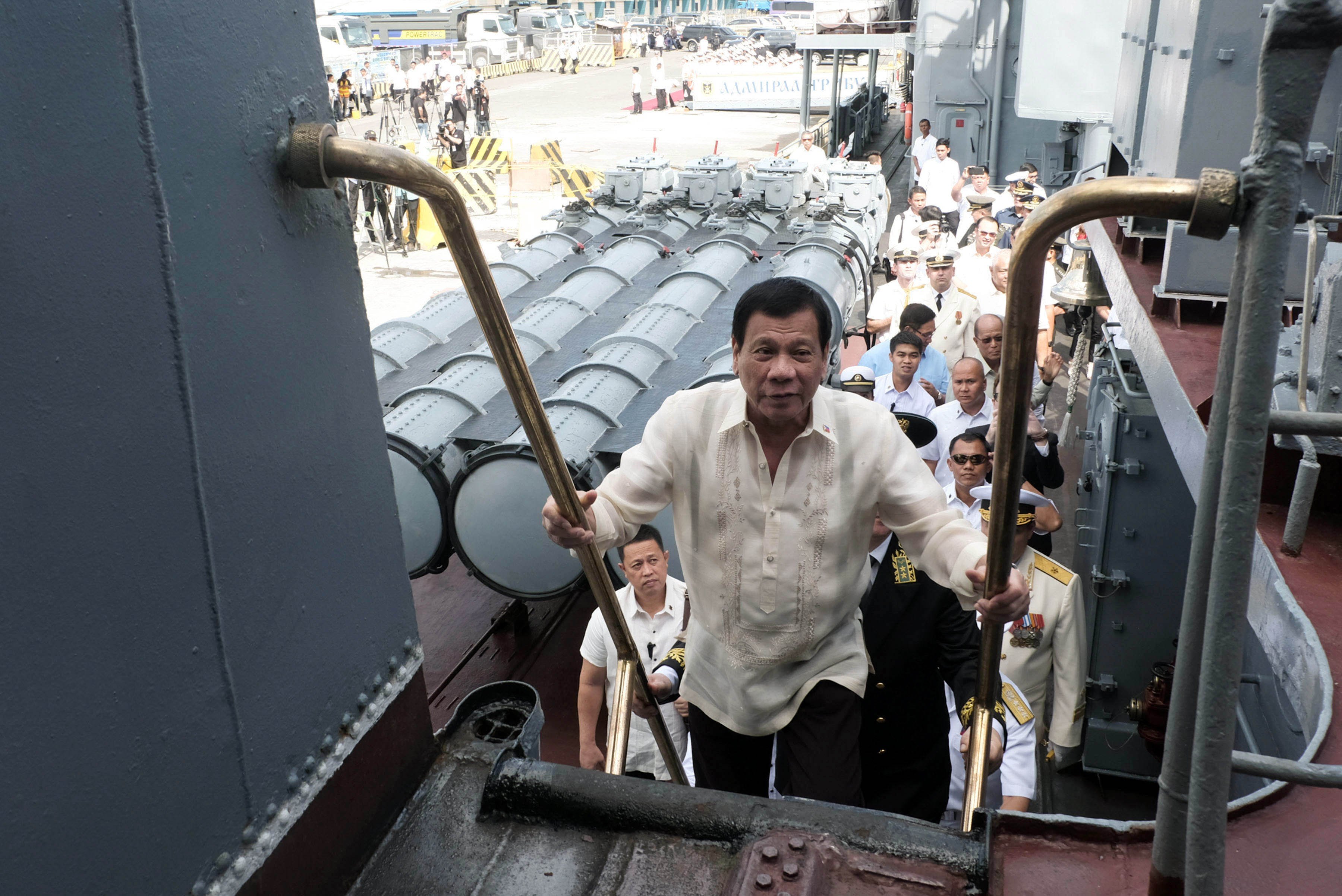 Pres. Duterte visits Russian warship