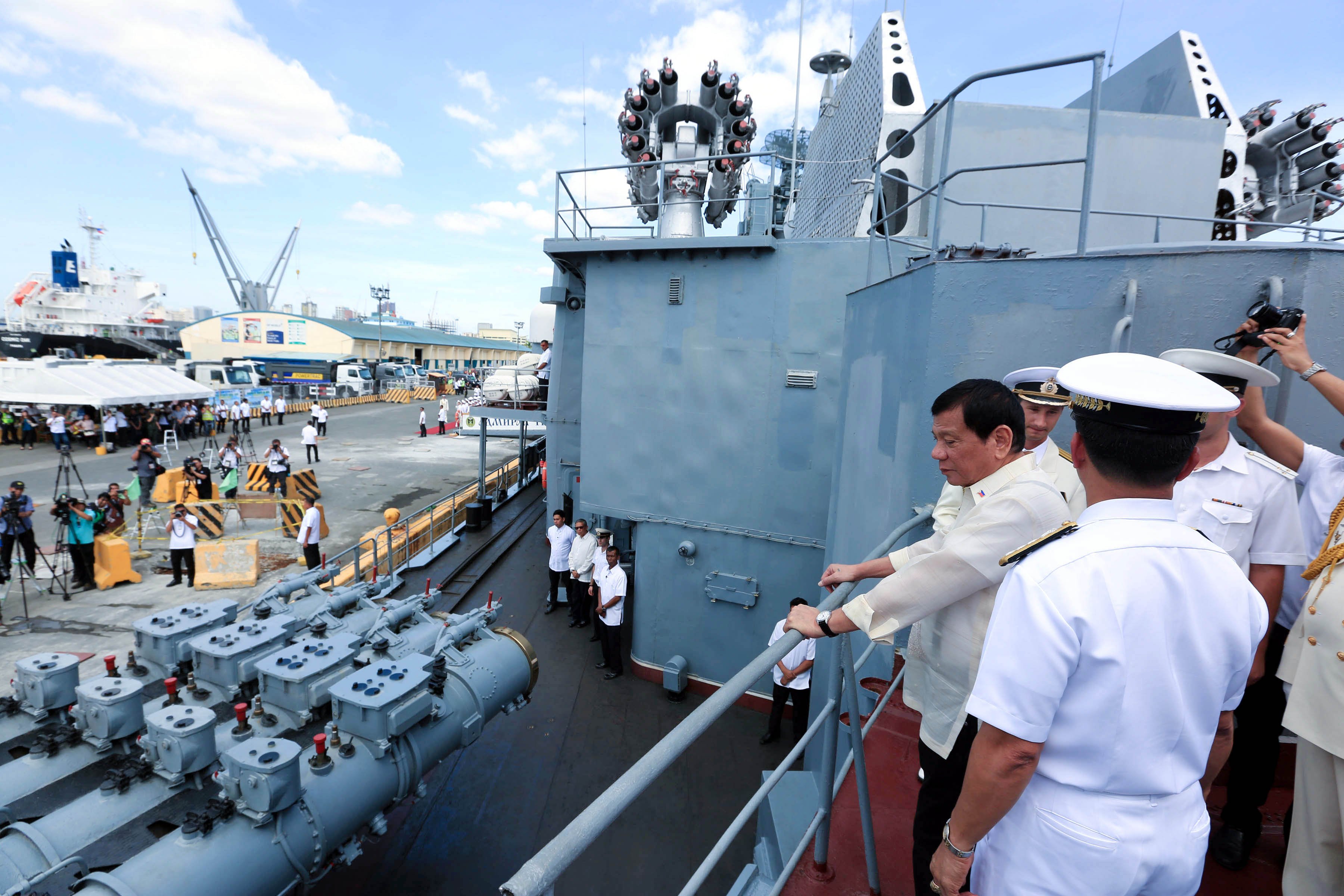 Pres. Duterte tours Russian anti-submarine ship Admiral Tributs