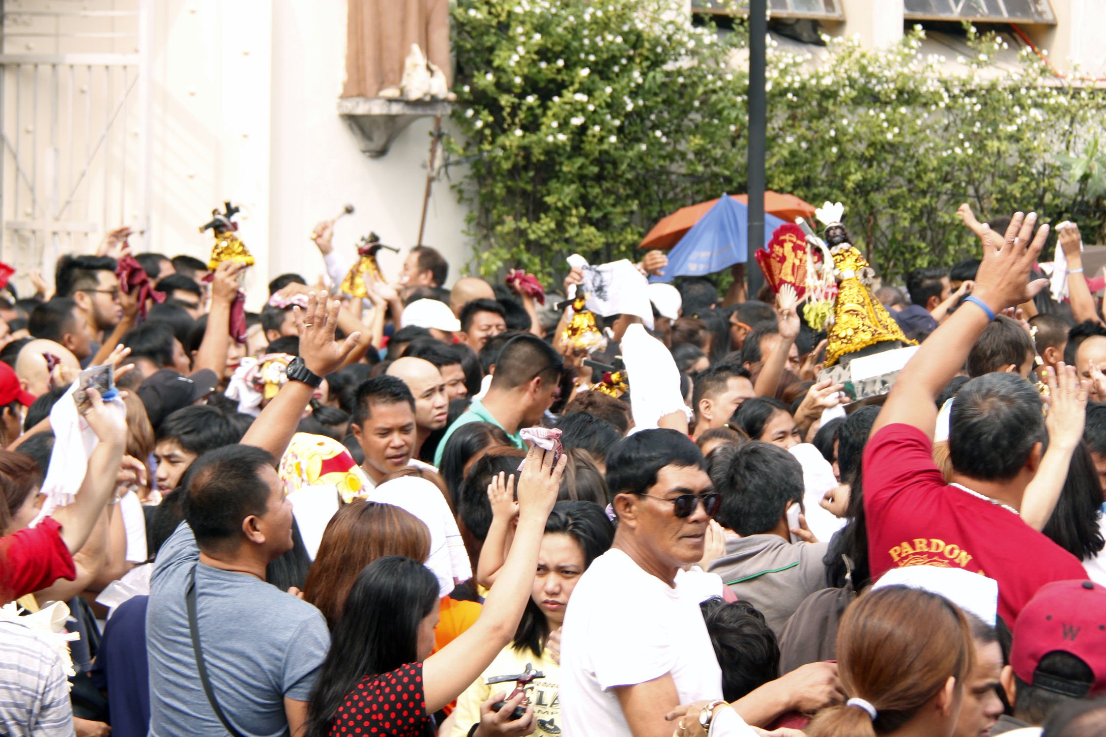 Mass Blessing of Images of the Black Nazarene at Quiapo church
