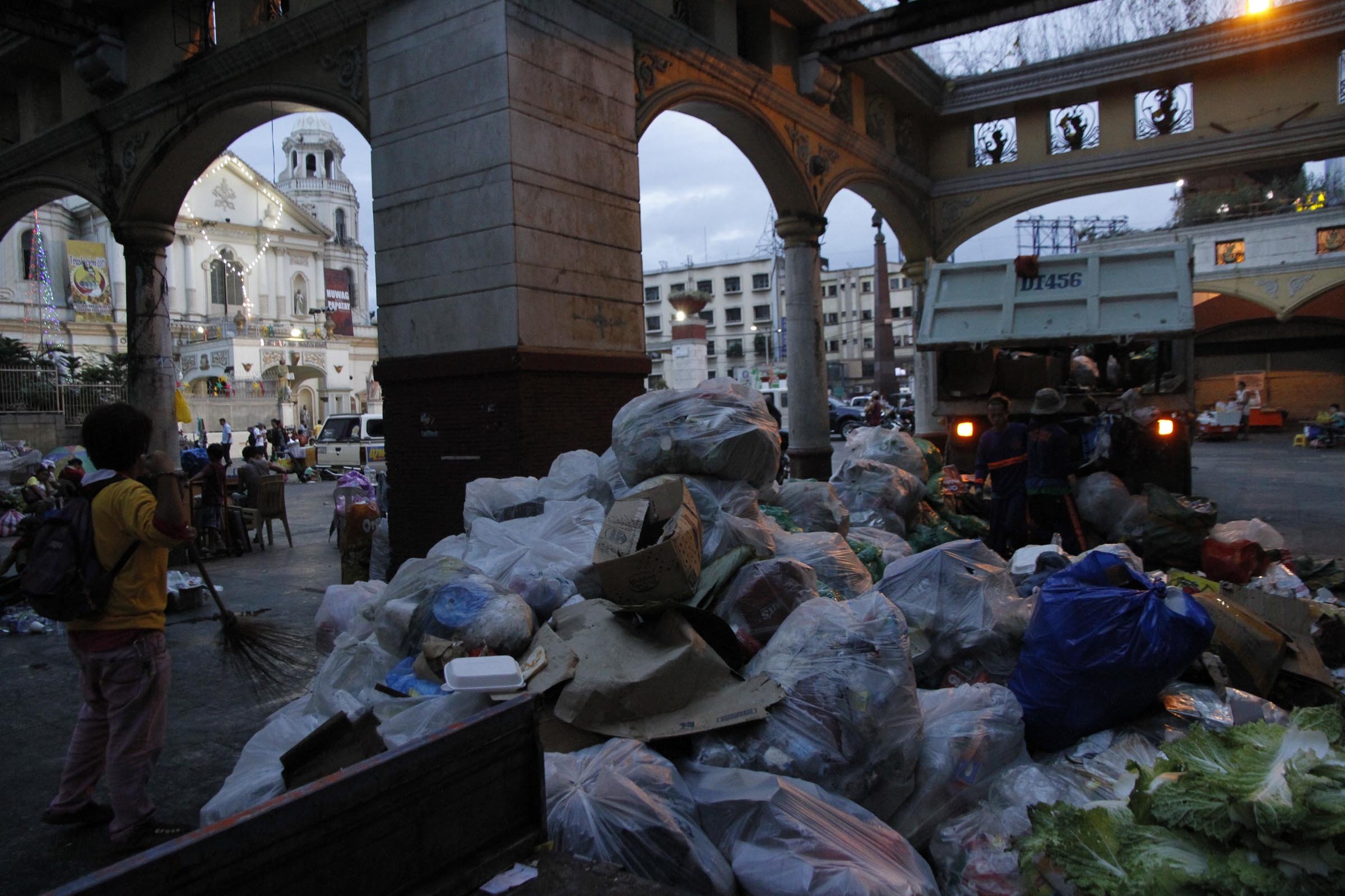 Garbage in Plaza Miranda after Traslacion