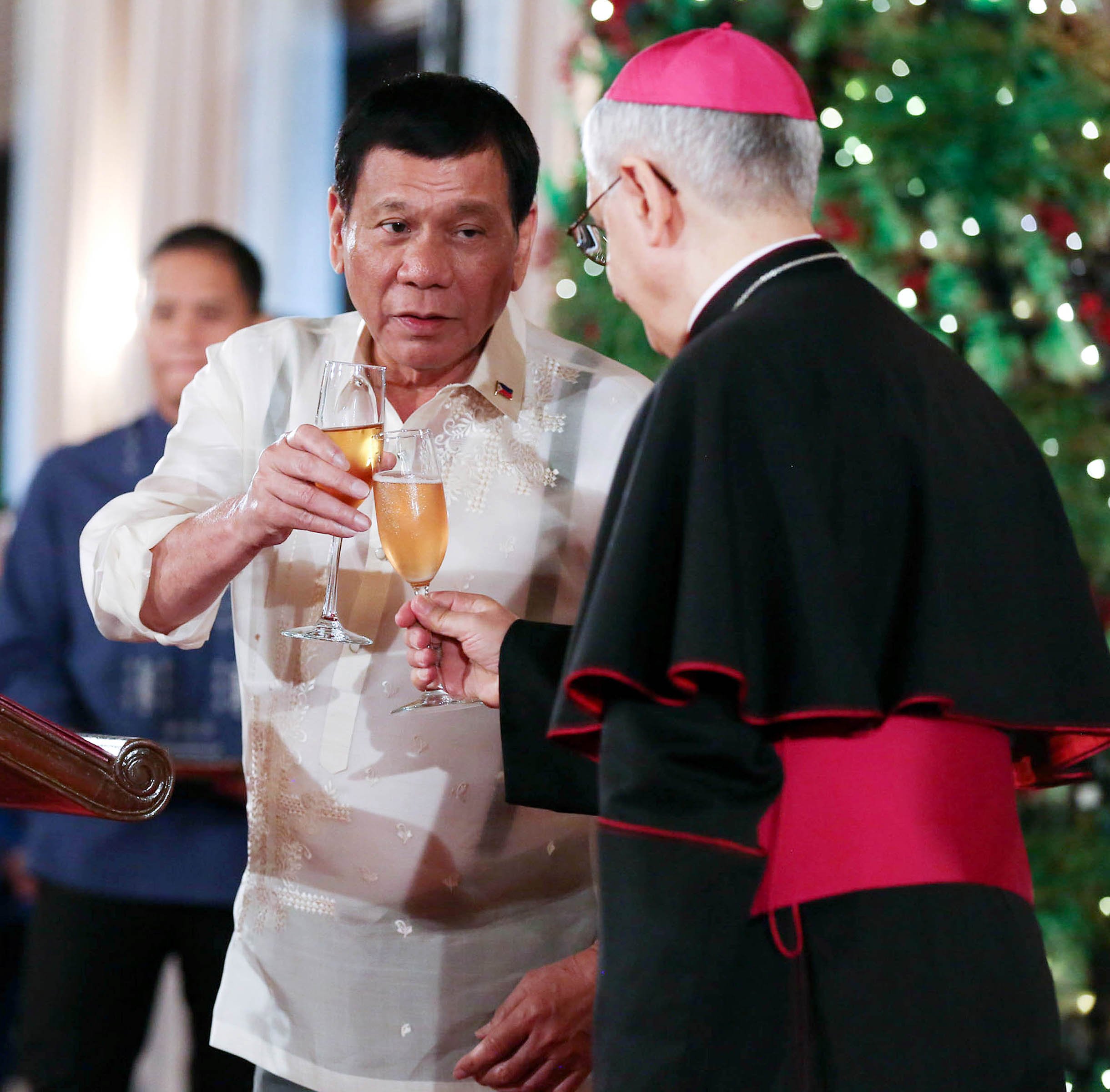 Pres. Duterte raises his glass for a toast with Dean of Diplomatic Corps Giuseppe Pinto