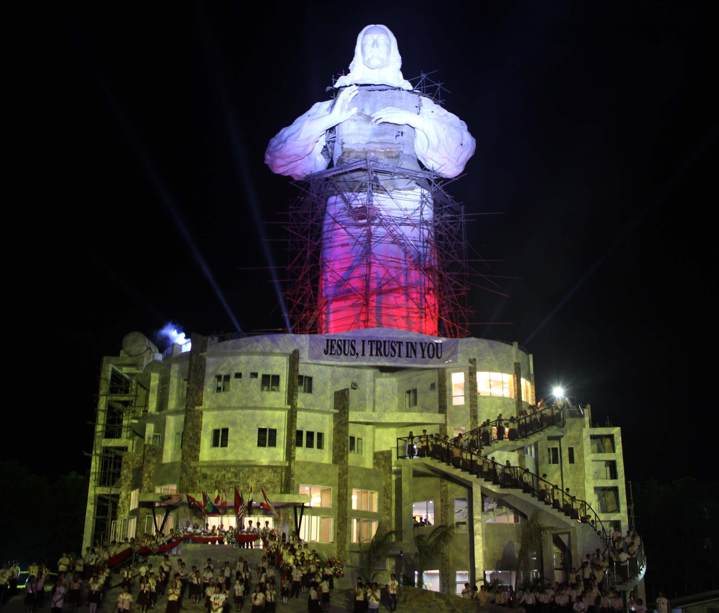 World's tallest Divine Mercy statue unveiled in Bulacan