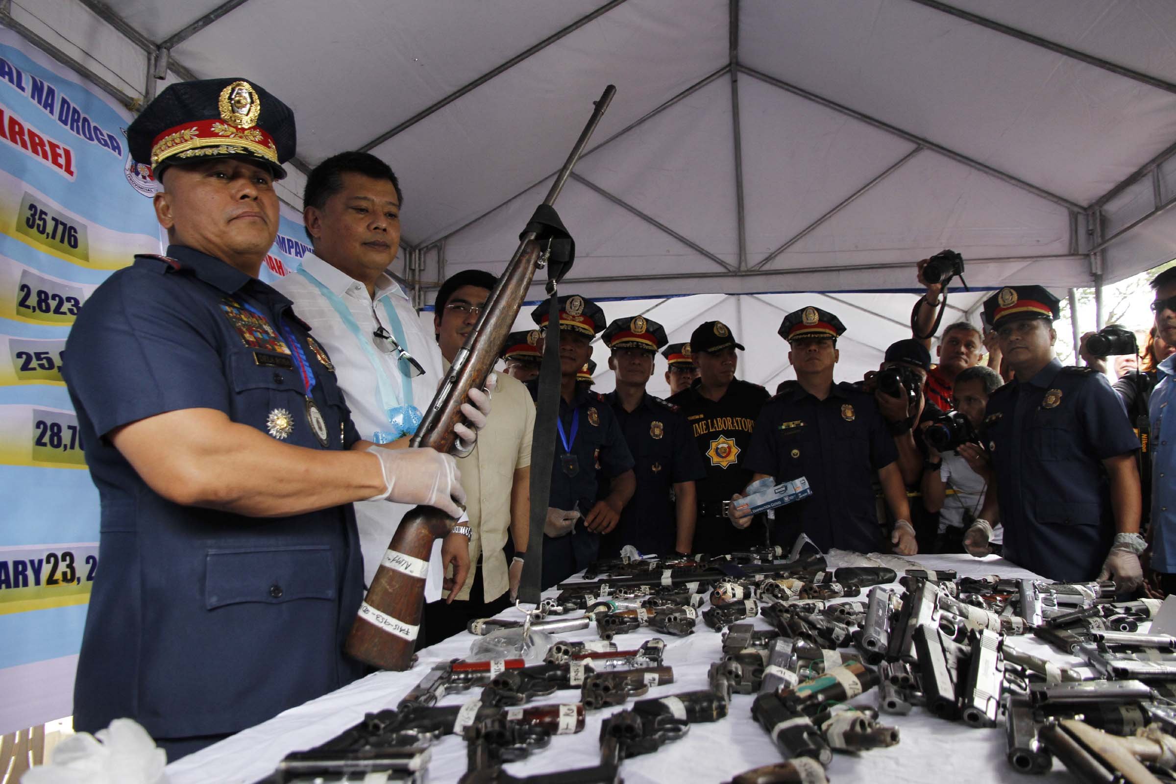 Cavite police presents seized firearms to PNP chief Dela Rosa