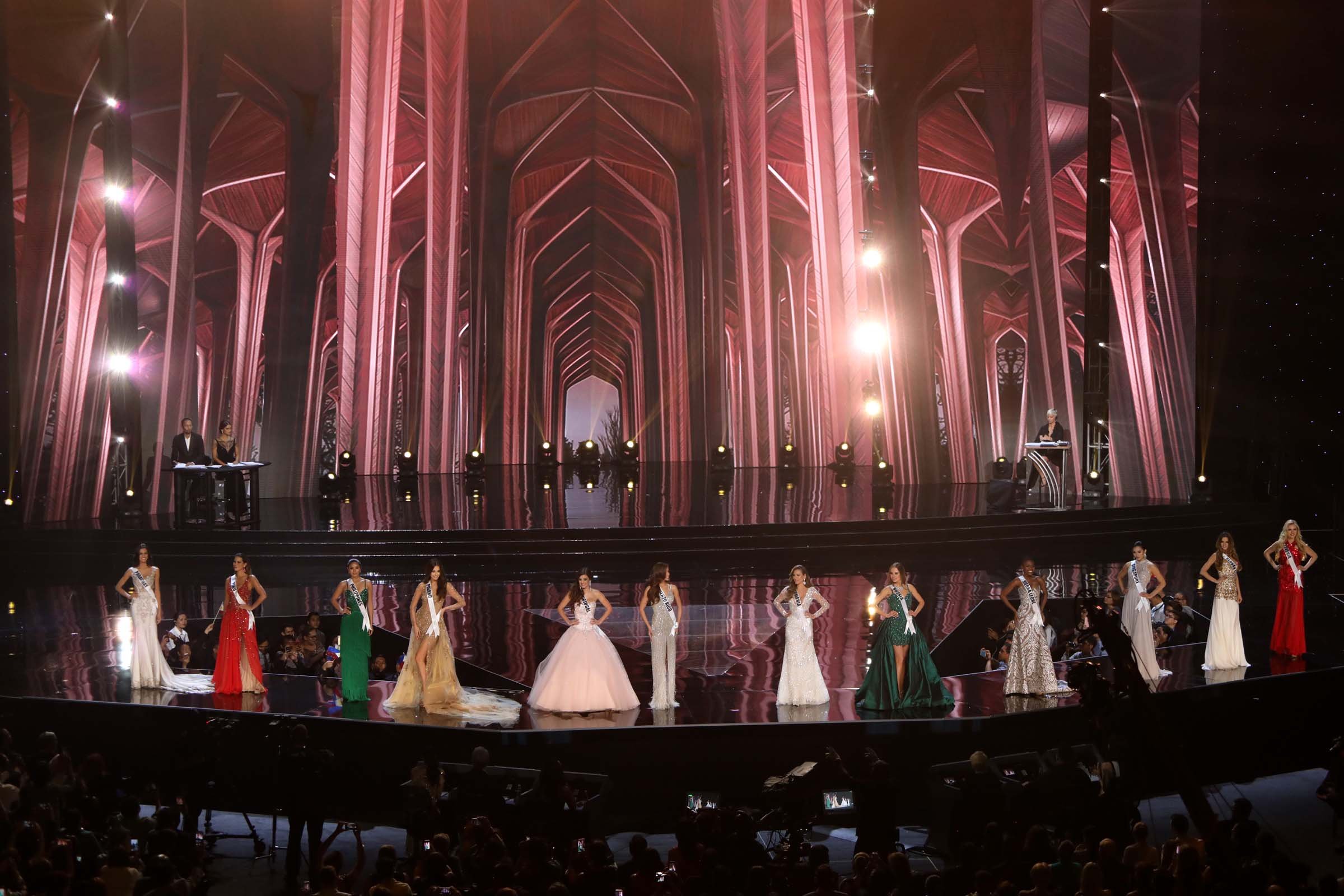 2016 Miss Universe evening gown competition