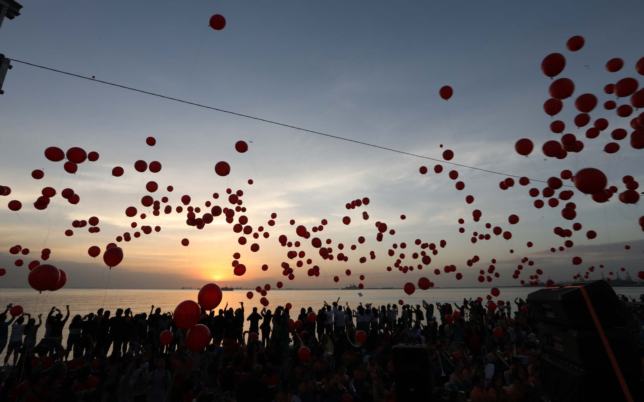Valentine's Day at Manila's famous sunset