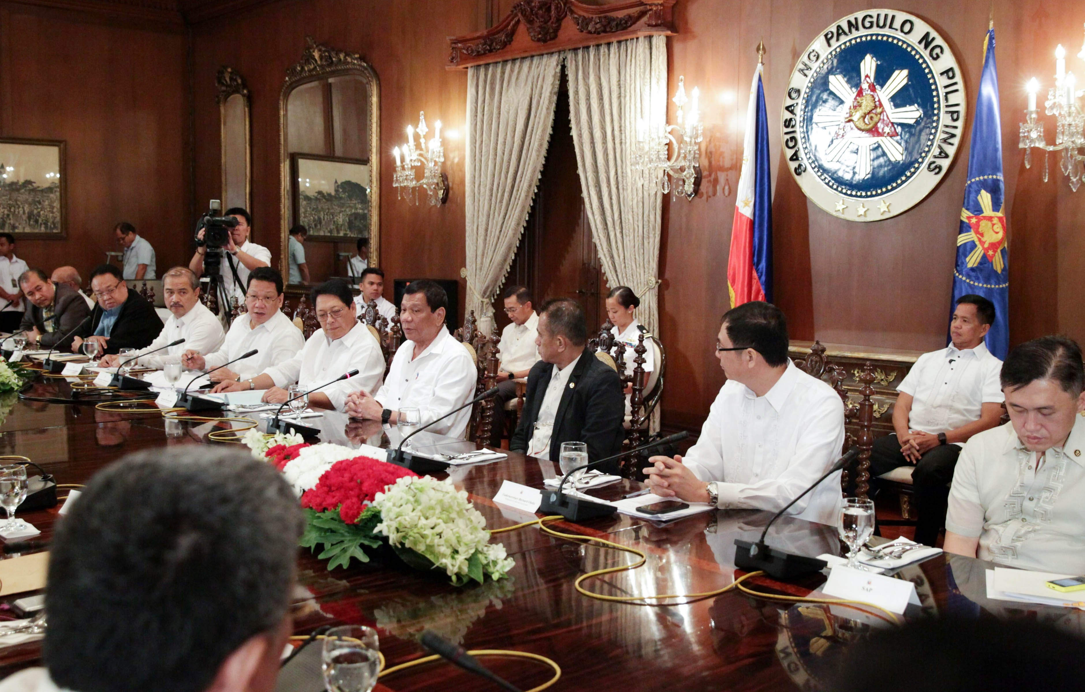 Pres. Duterte meets with union leaders, DOLE officials