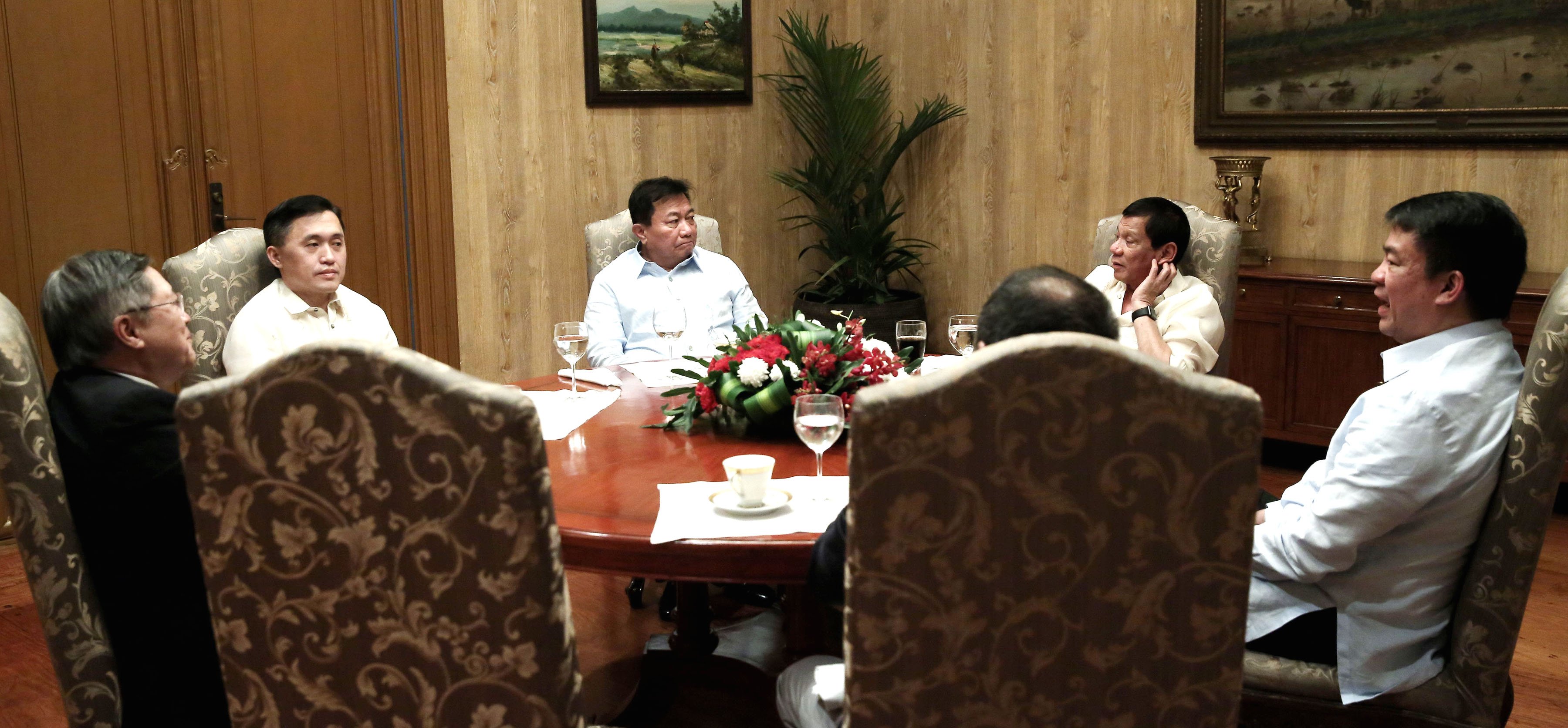 Pres. Duterte holds a meeting with House Speaker Alvarez, Special Asst. to the President Lawrence Go, Finance Sec. Dominguez III and Senate Pres. Pimentel III