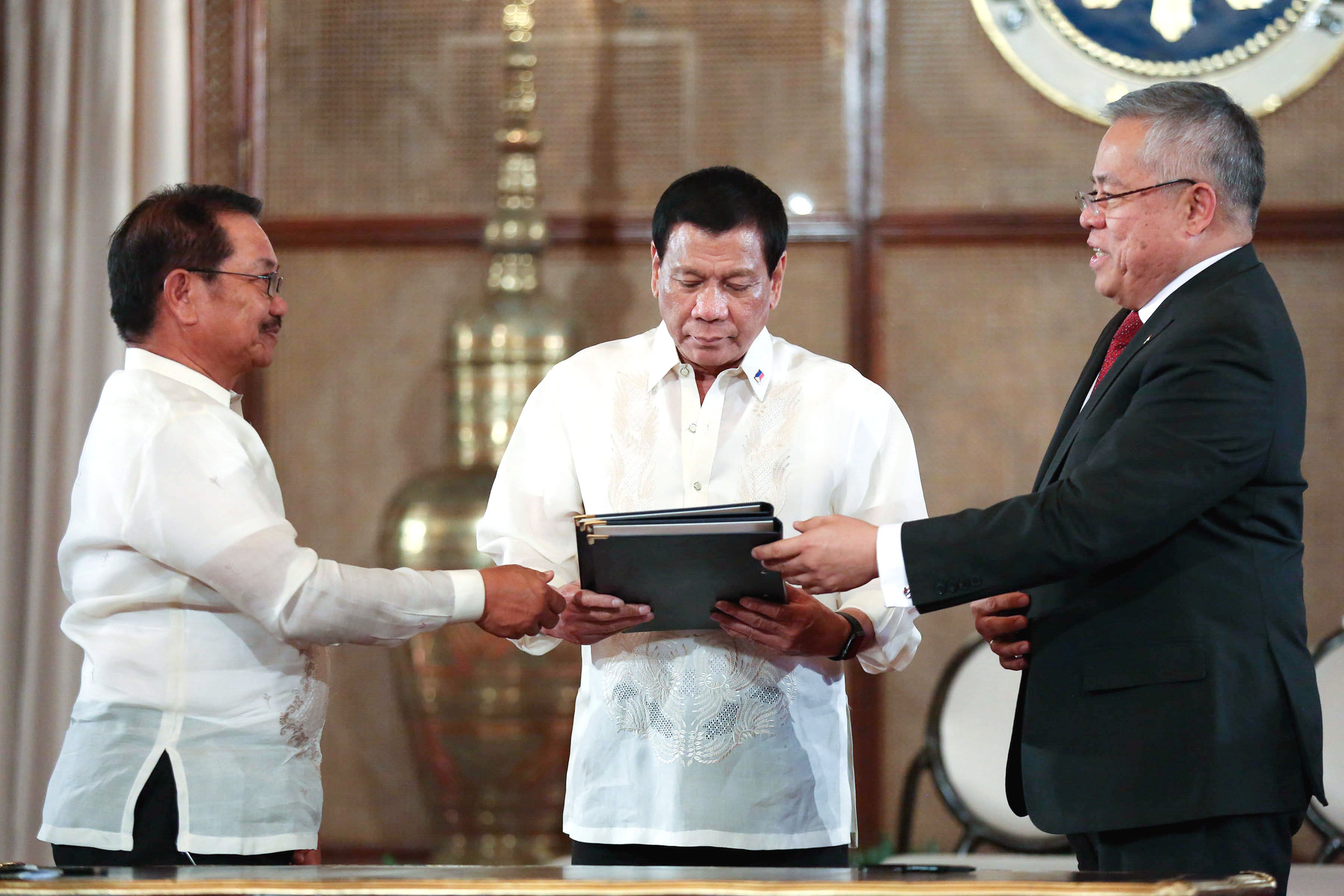 Lopez, Piñol present signed MoUs to Pres. Duterte