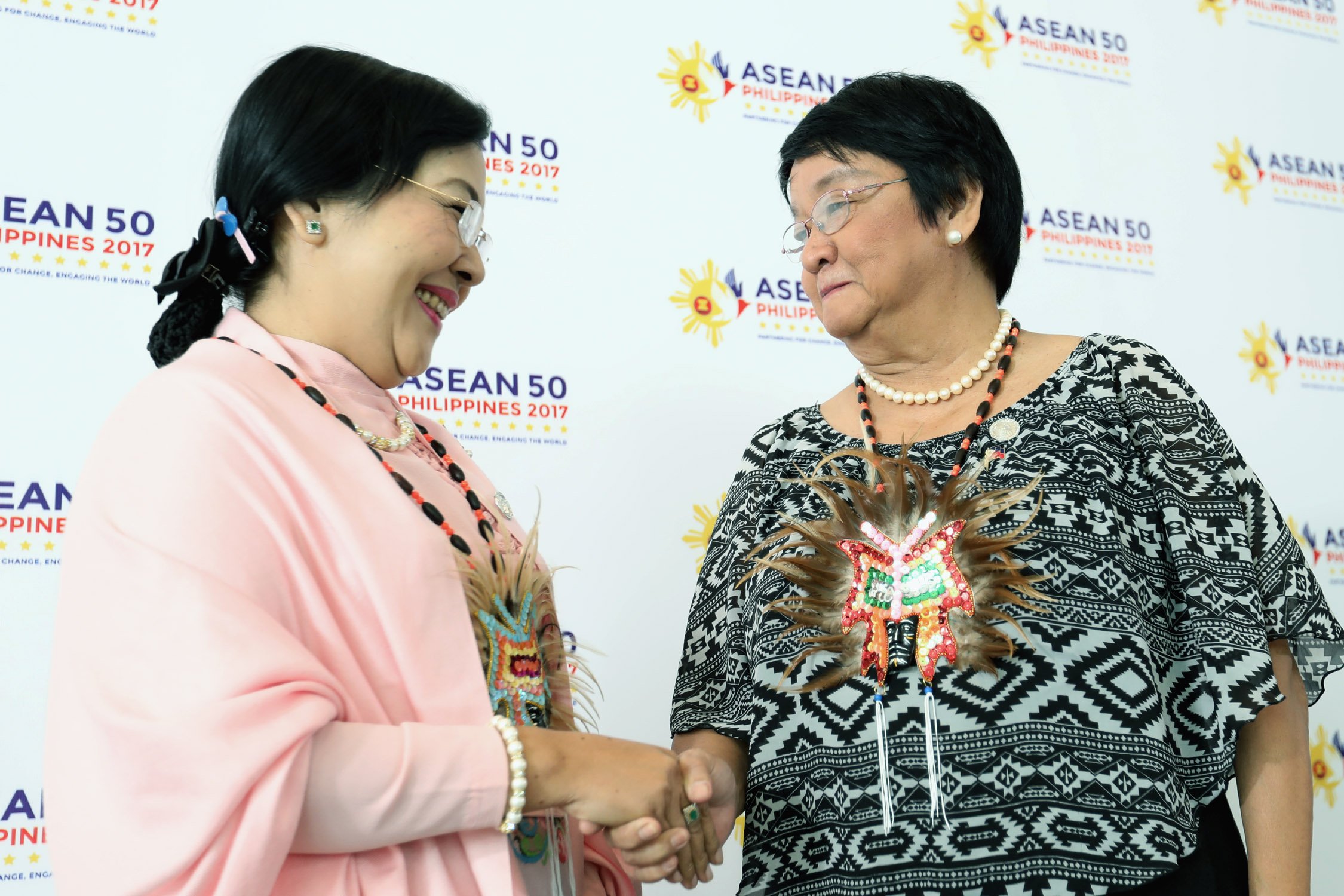 Taguiwalo welcomes Myanmar representative at 22nd SOCA and 17th ASEAN Socio-Cultural Community Council Meeting