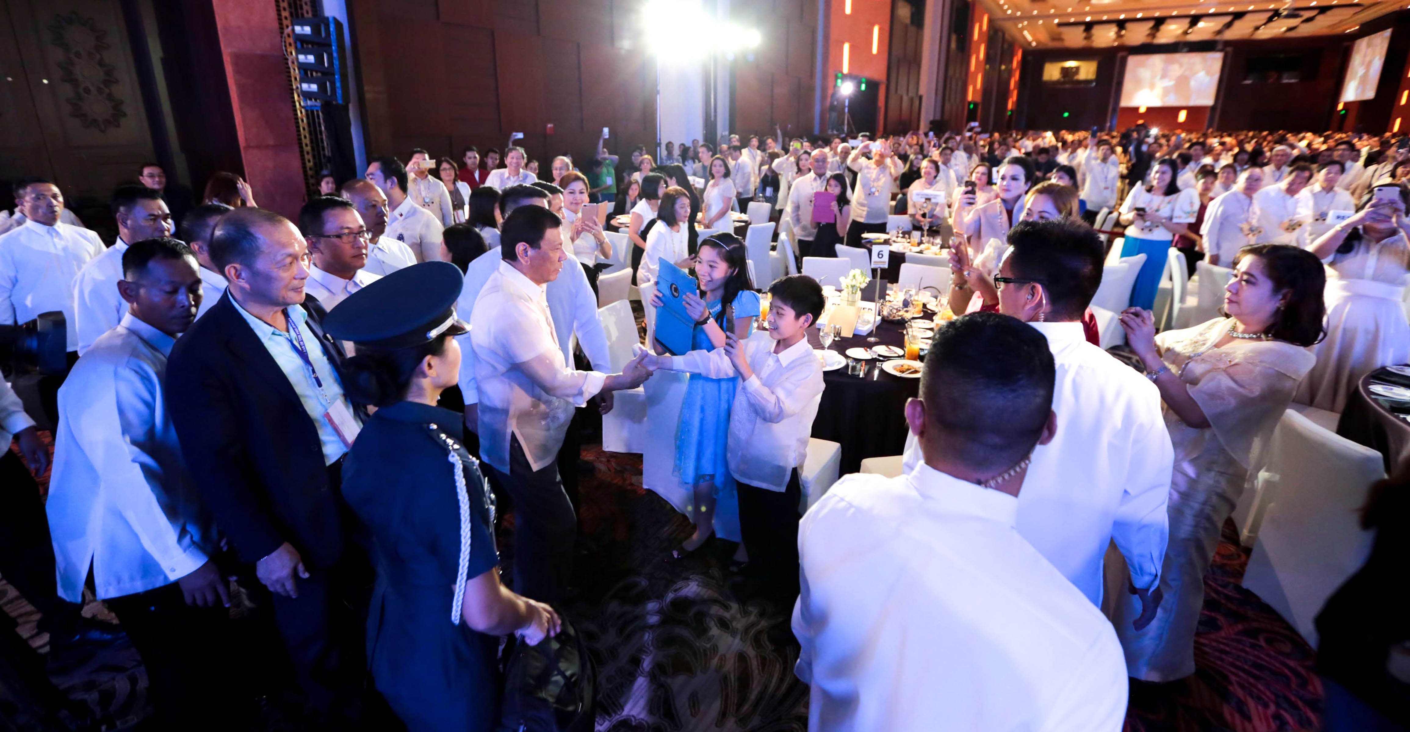 Pres. Duterte urges lawyers to be loyal to their oath, country