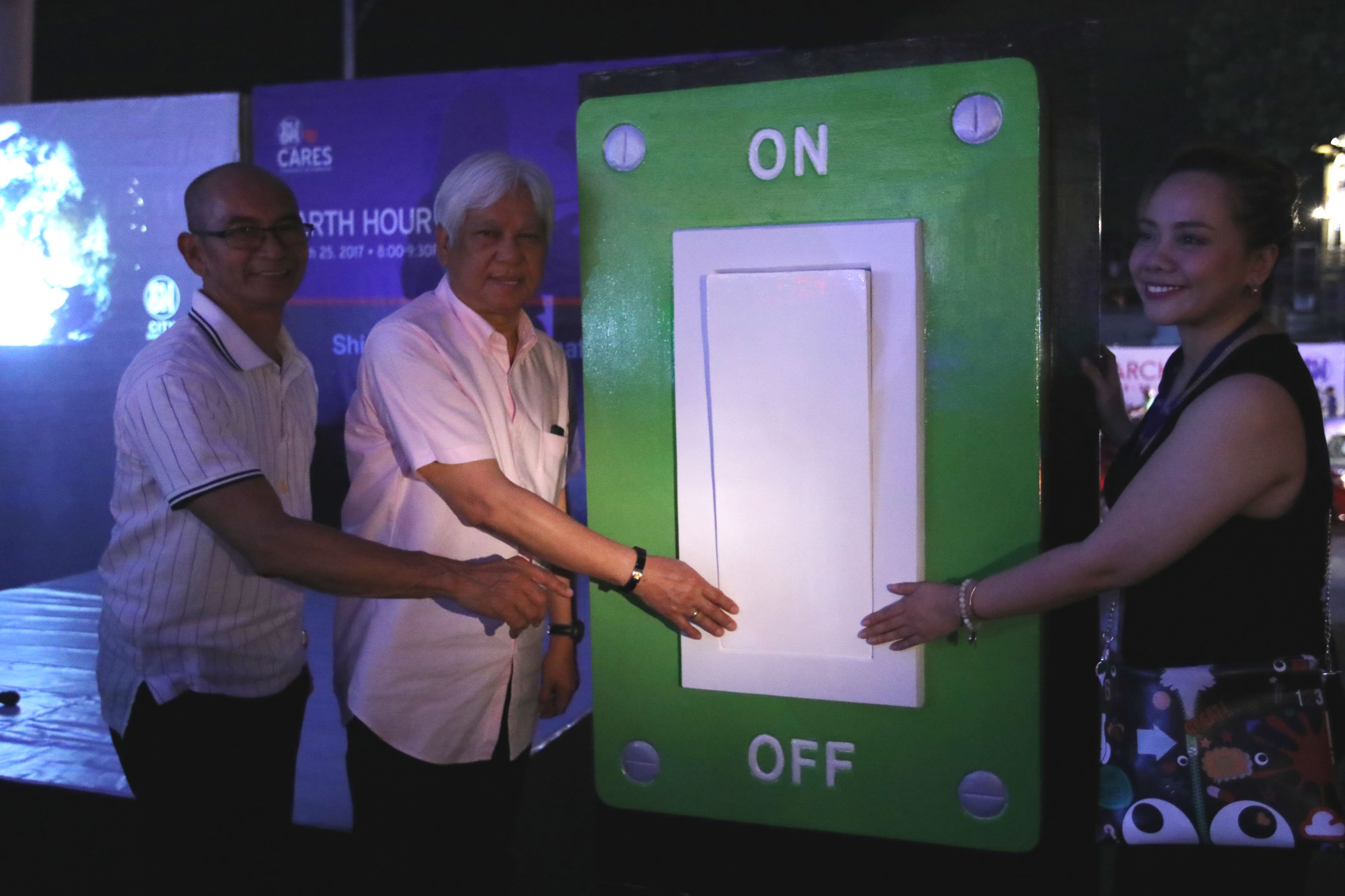 San Mateo Local Gov't and SM City San Mateo show support to Earth Hour