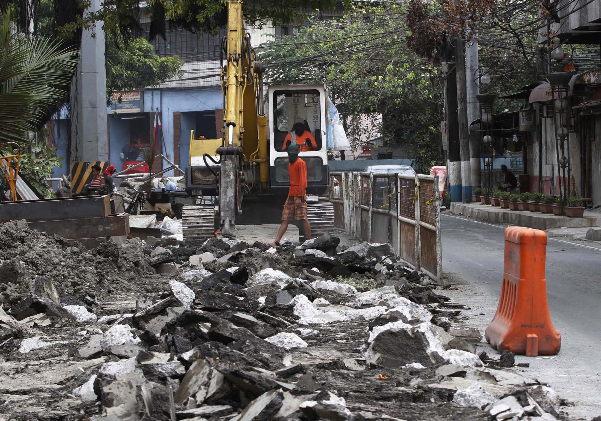 DPWH reblocking road project in Manila