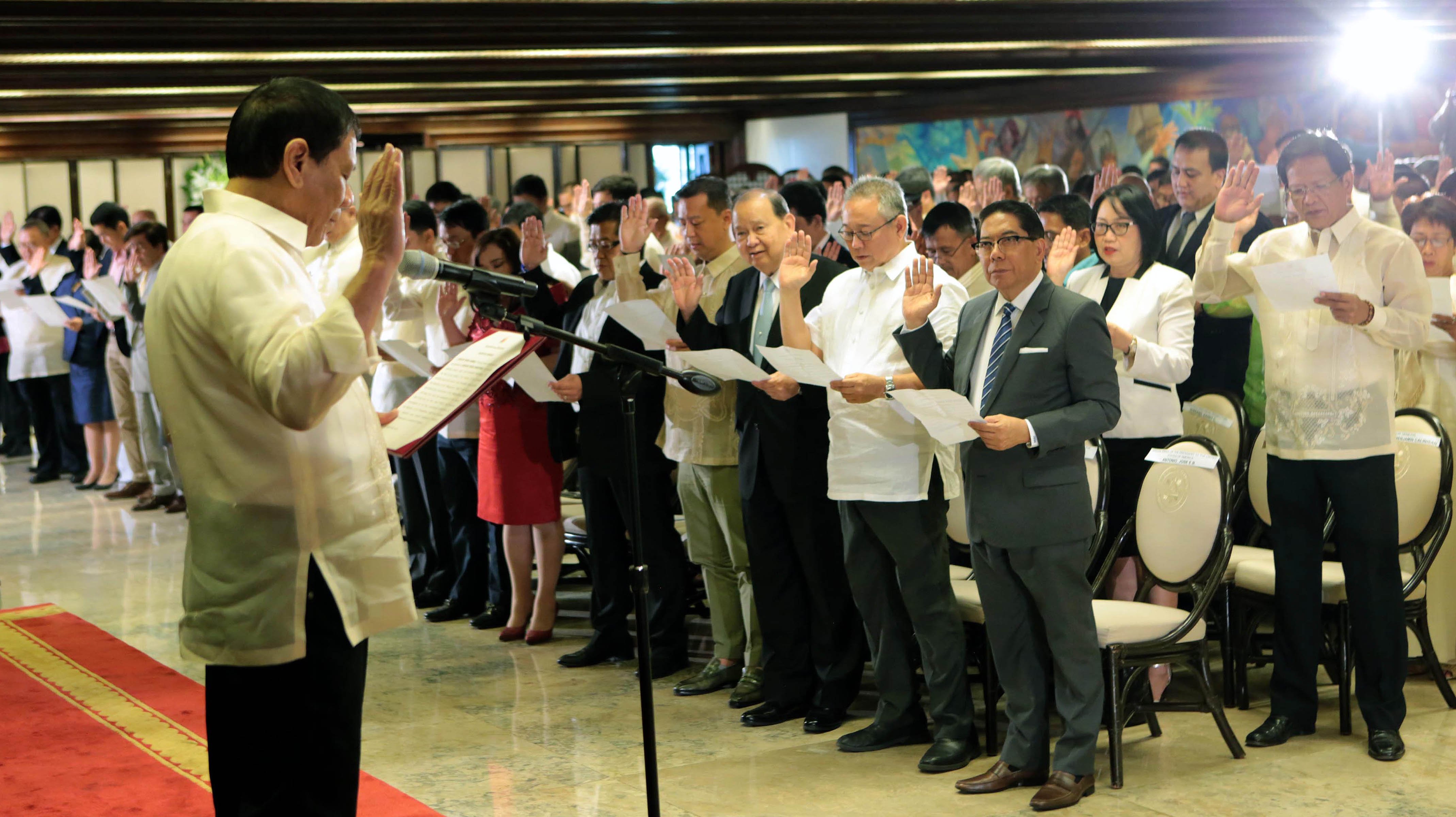 Pres. Duterte administers oath of newly-appointed government officials