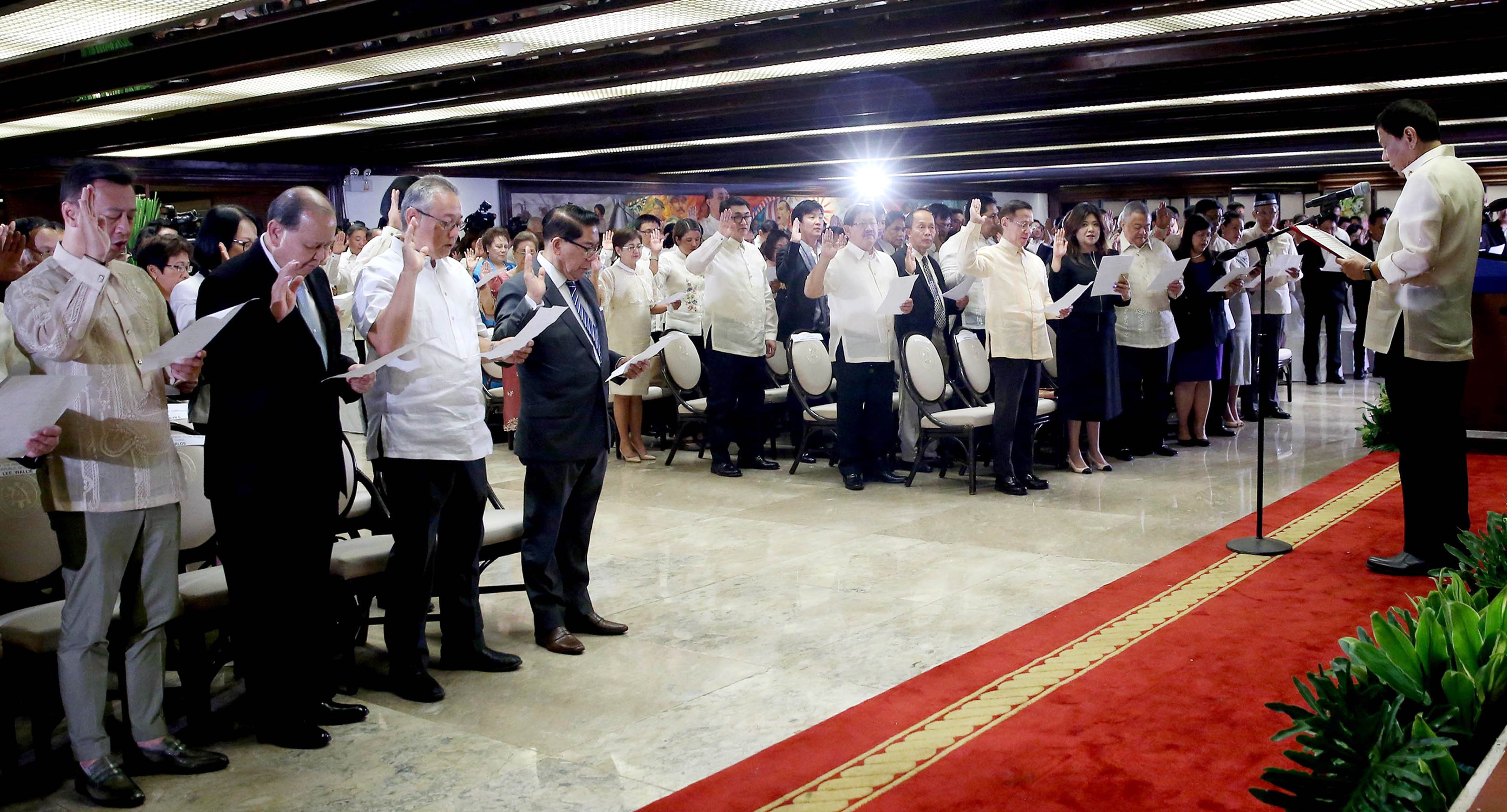 Pres. Duterte administers oath of newly-appointed government officials and officers of Philippine Councilors’ League