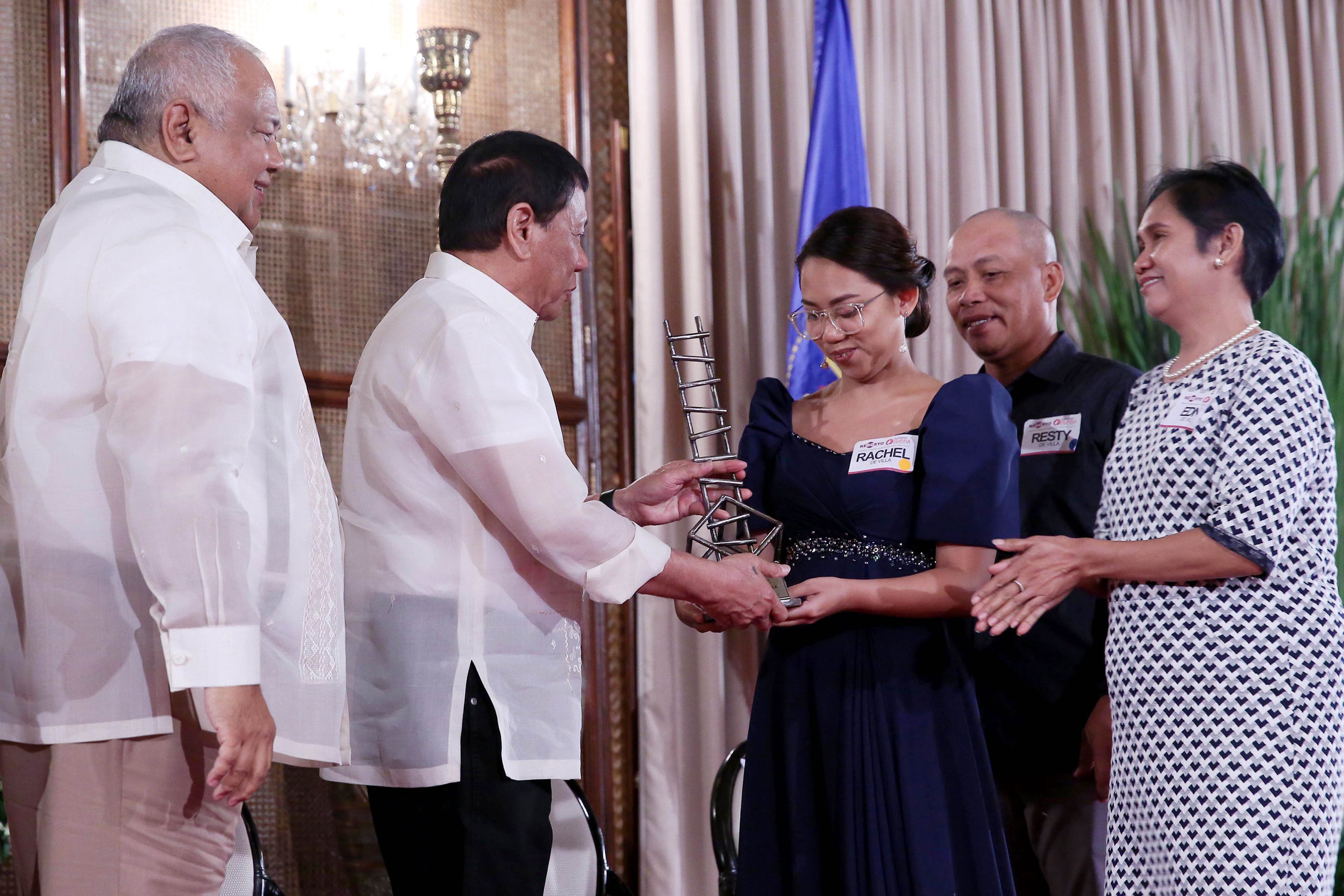 Pres. Duterte confers inclusive business award to Inspiring Filipina Entrepreneurs 2017