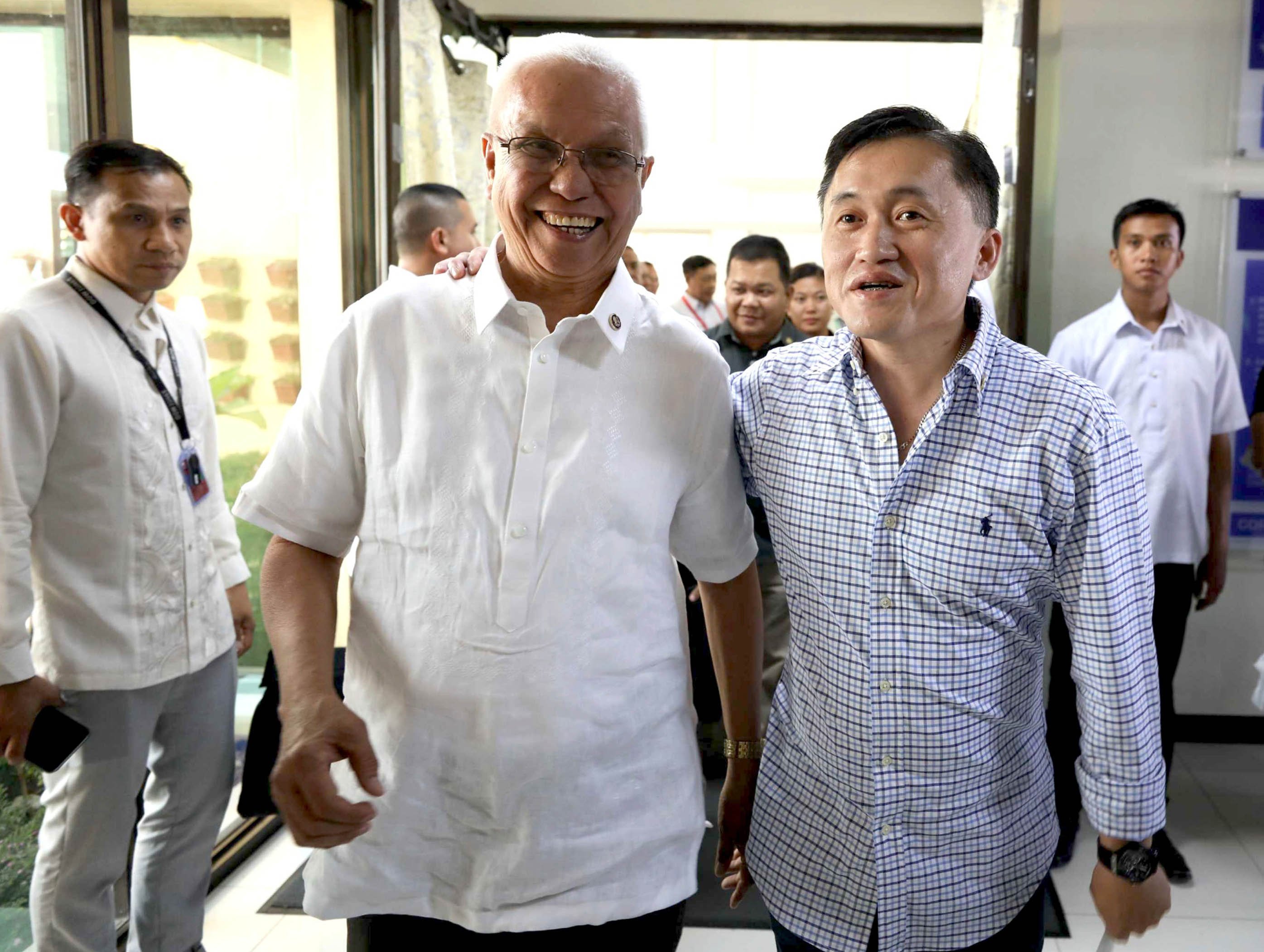 Contrary to reports that there is a rift between Cabinet Secretary Leoncio Evasco Jr. and Special Assistant to the President Christopher Lawrence Go, they insist that they have a healthy working relationship