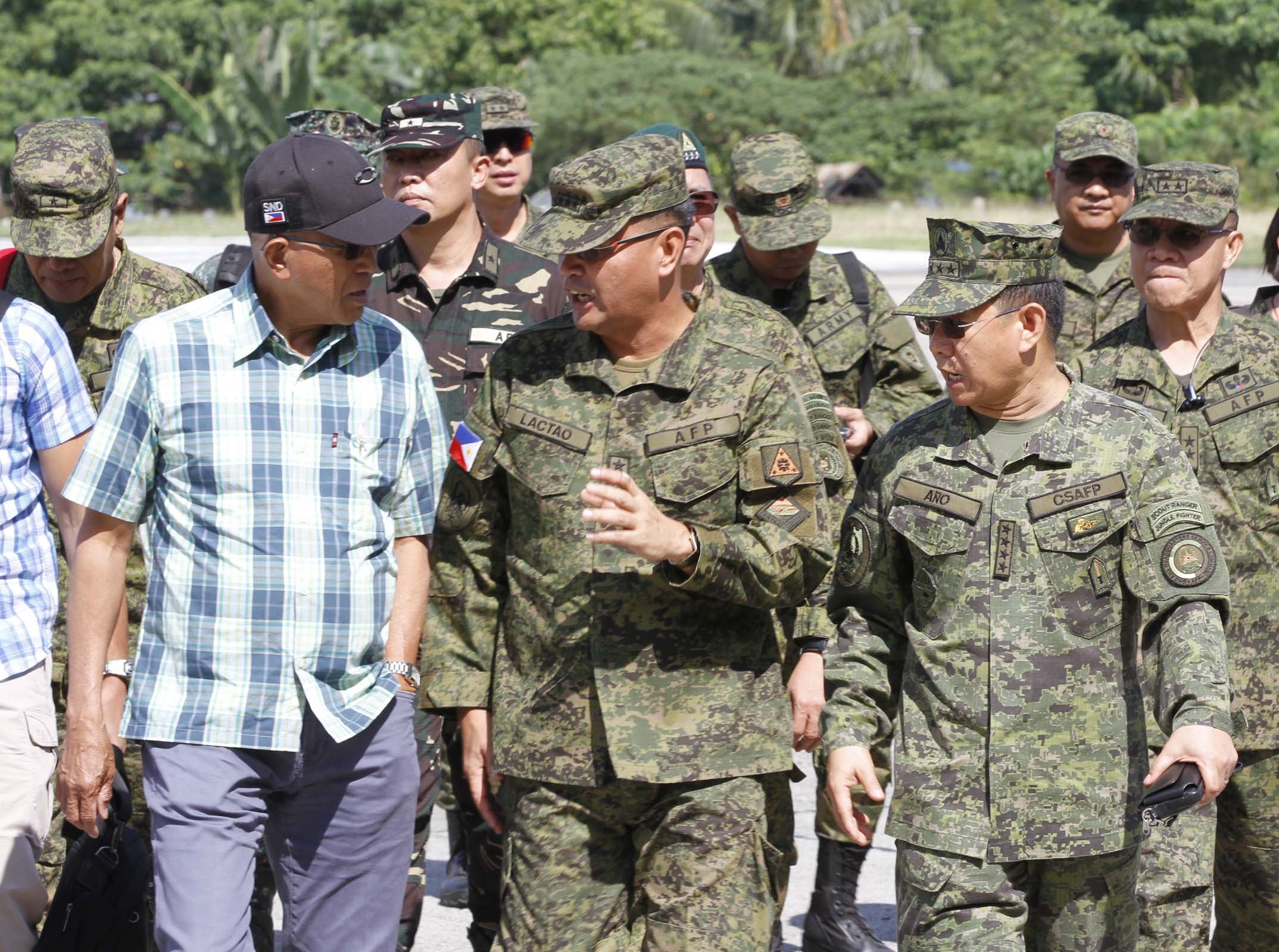 DND chief visits Bohol province