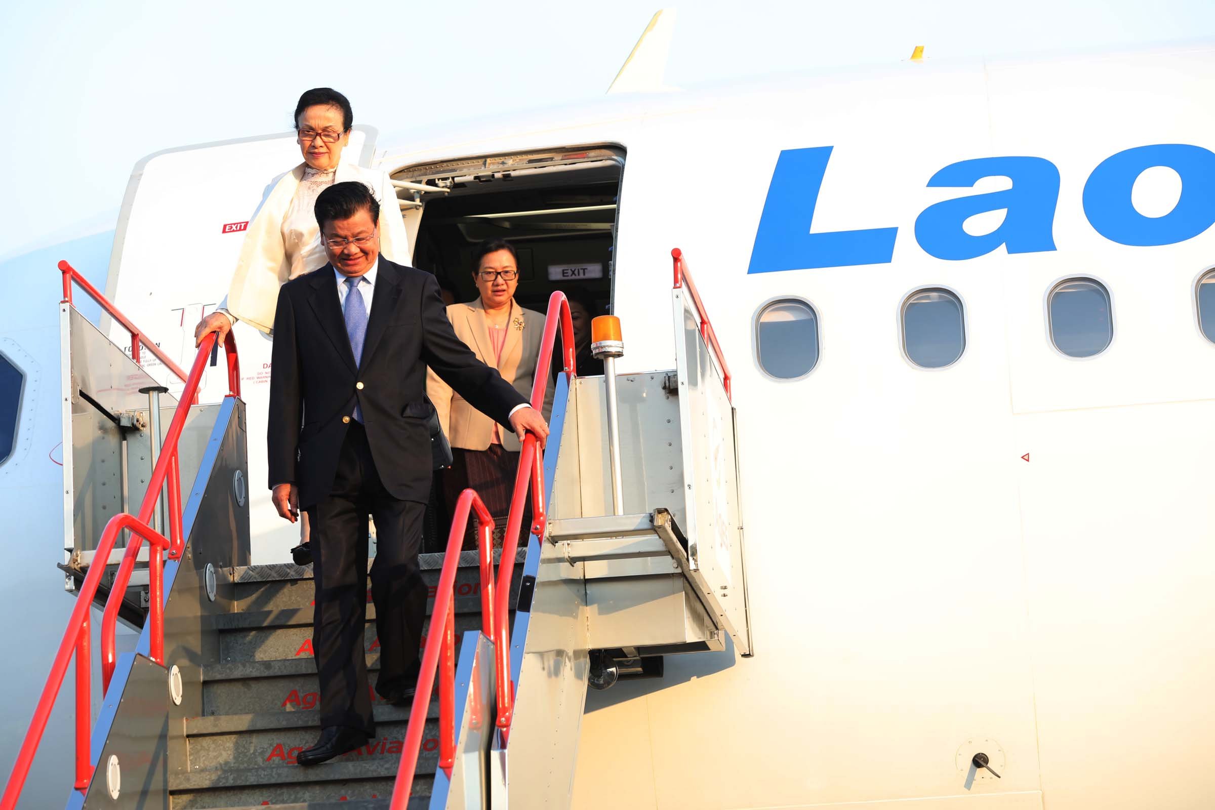 Laos PM arrives for ASEAN Summit
