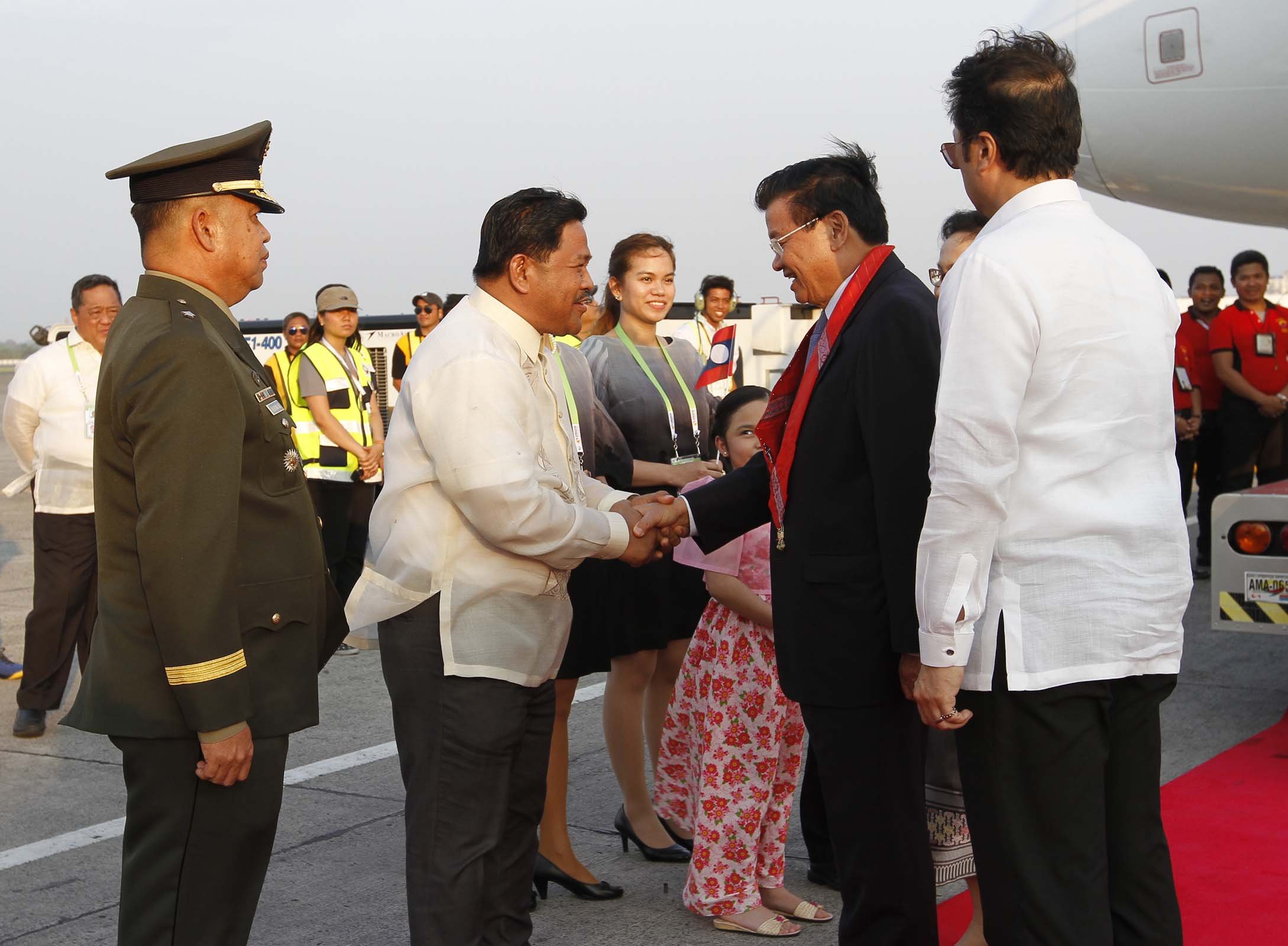 Agrarian Reform Sec. Mariano greets Laotian PM Thongloun Sisoulith