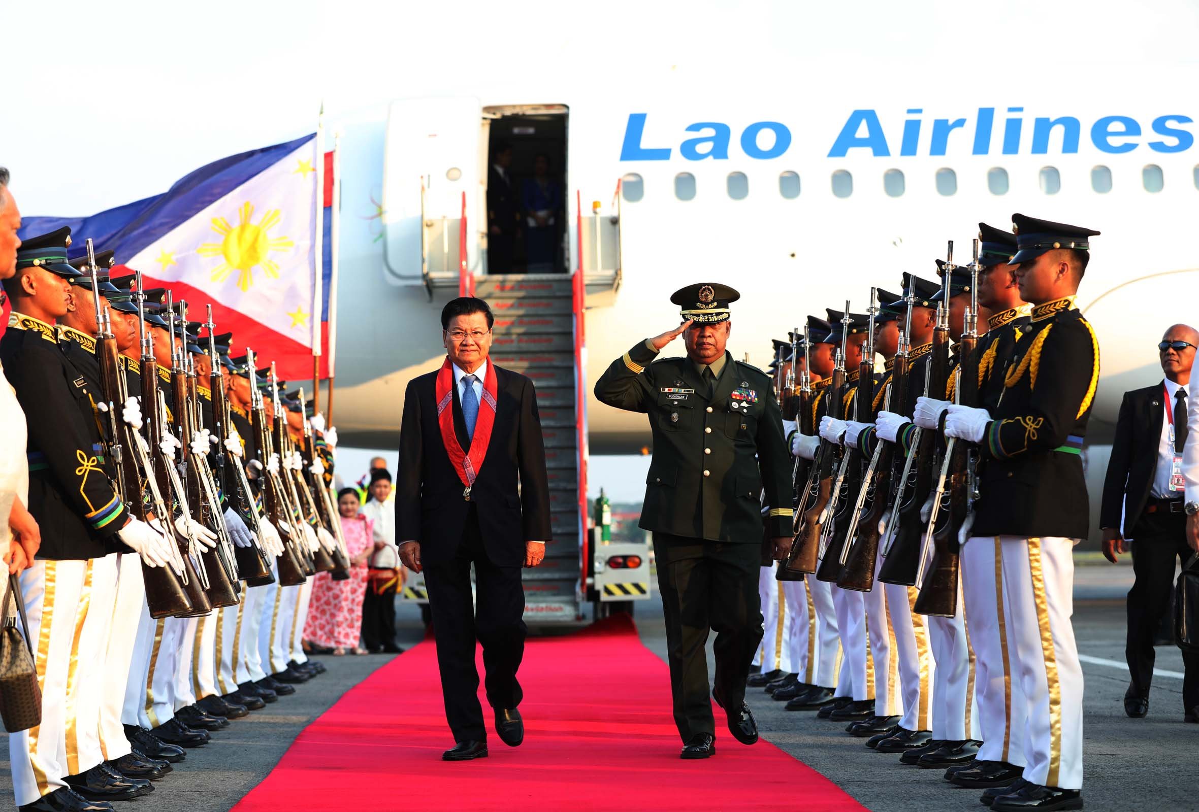 PM Thongloun Sisoulith of Laos arrives in Manila for ASEAN meet