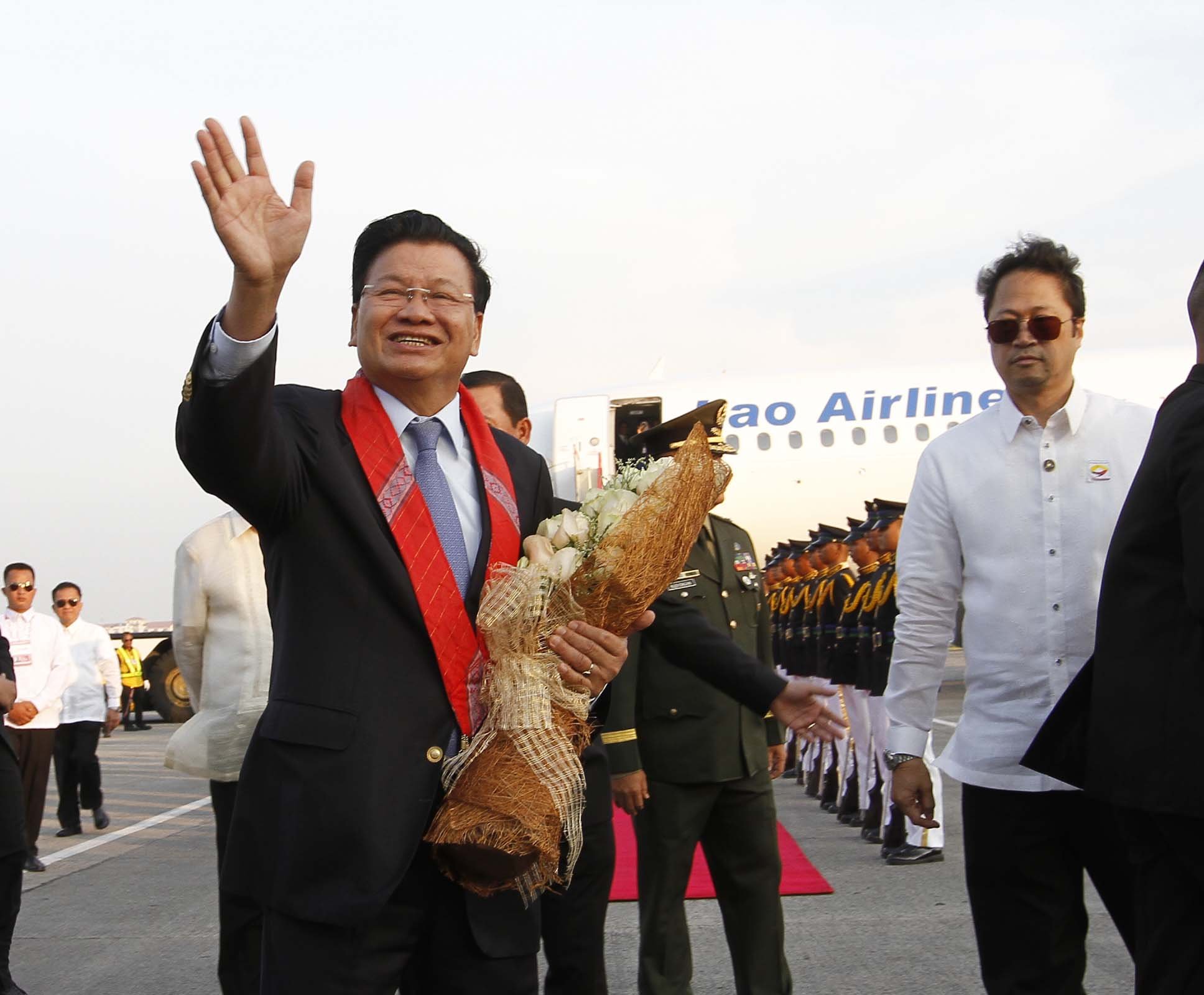 Laos PM arrives in Manila for ASEAN Summit