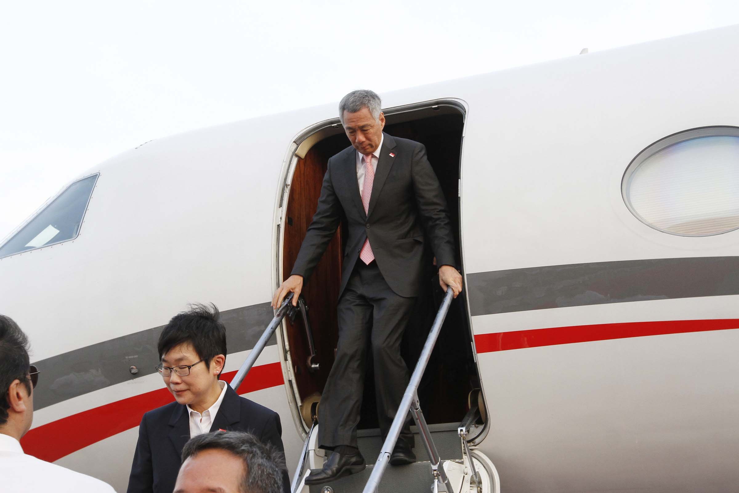 Singapore PM arrives for ASEAN Summit in Manila