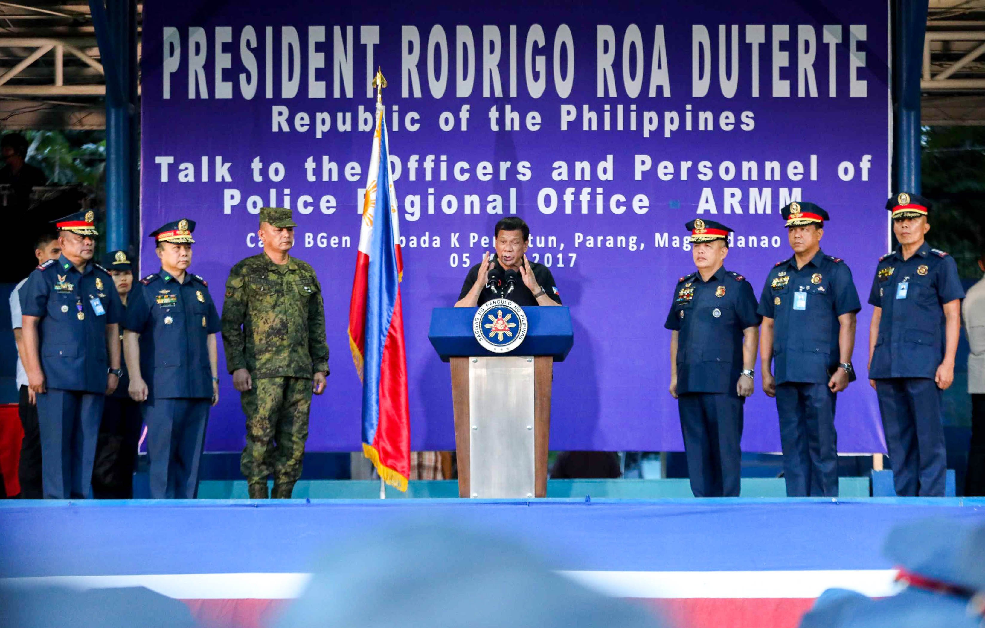 THE LEAST I CAN DO: Pres. Duterte assures work, education for families of fallen cops
