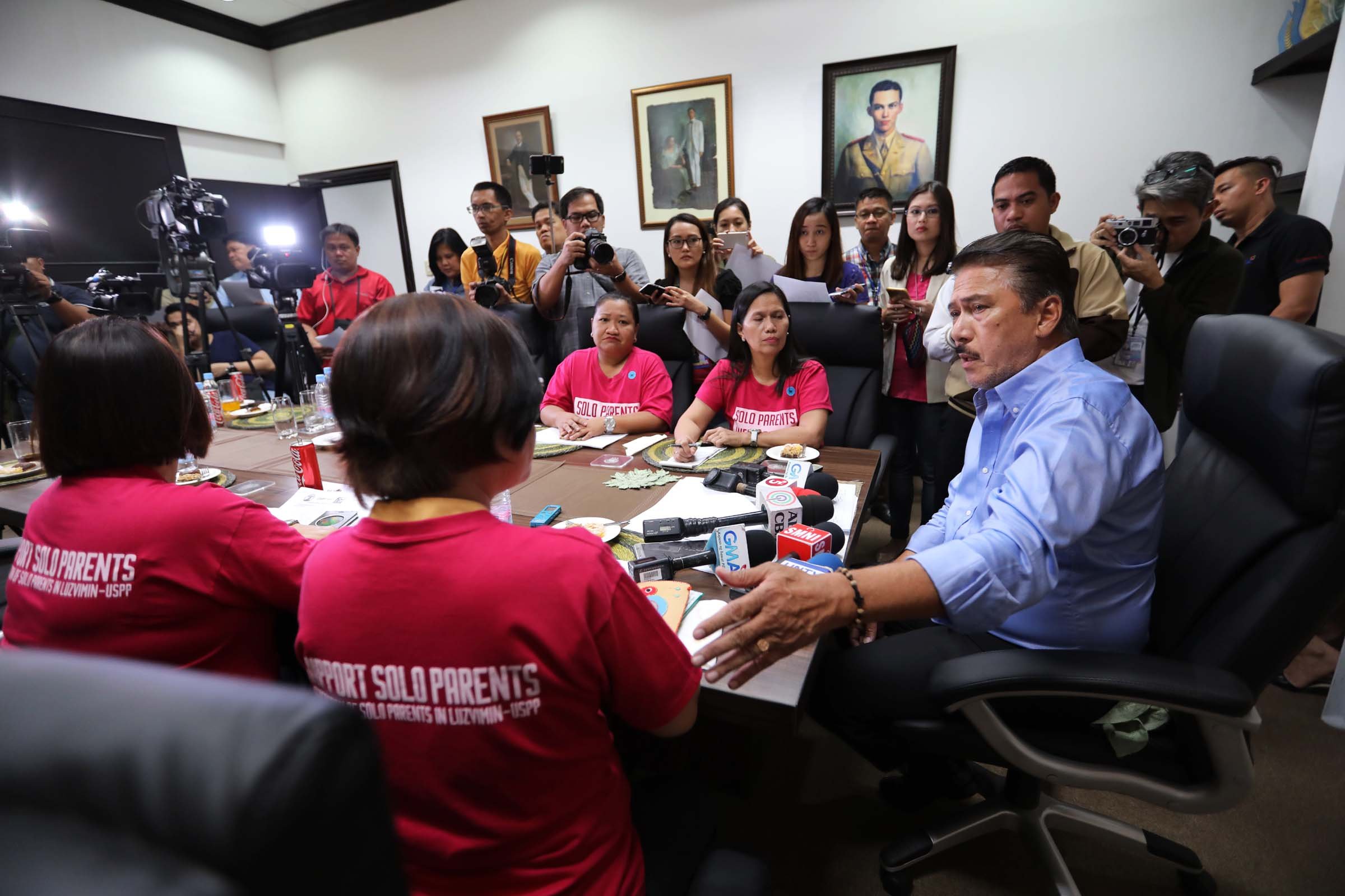 Sotto III talks with solo parents at the Senate