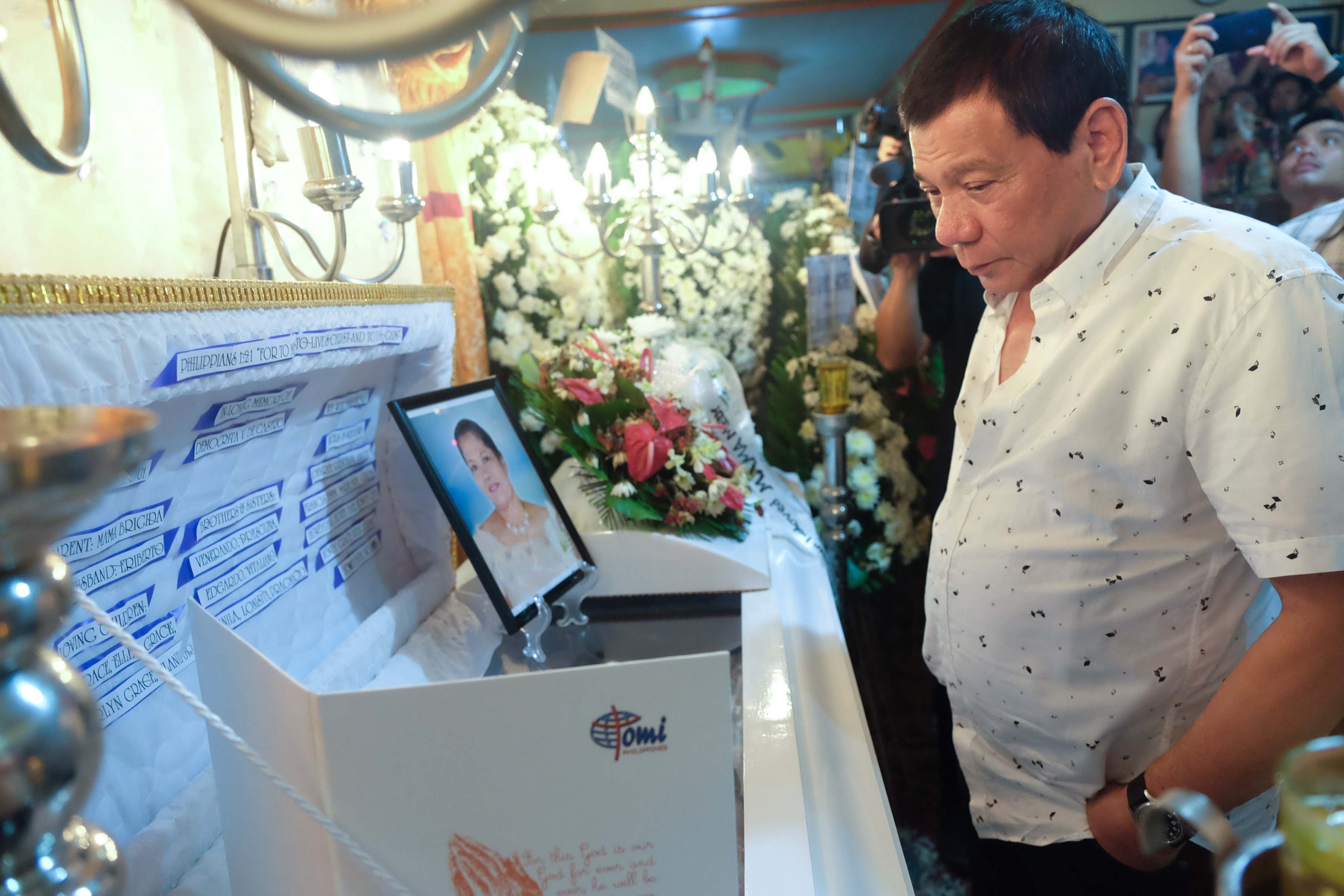 PRRD attends wake of security aide's mother