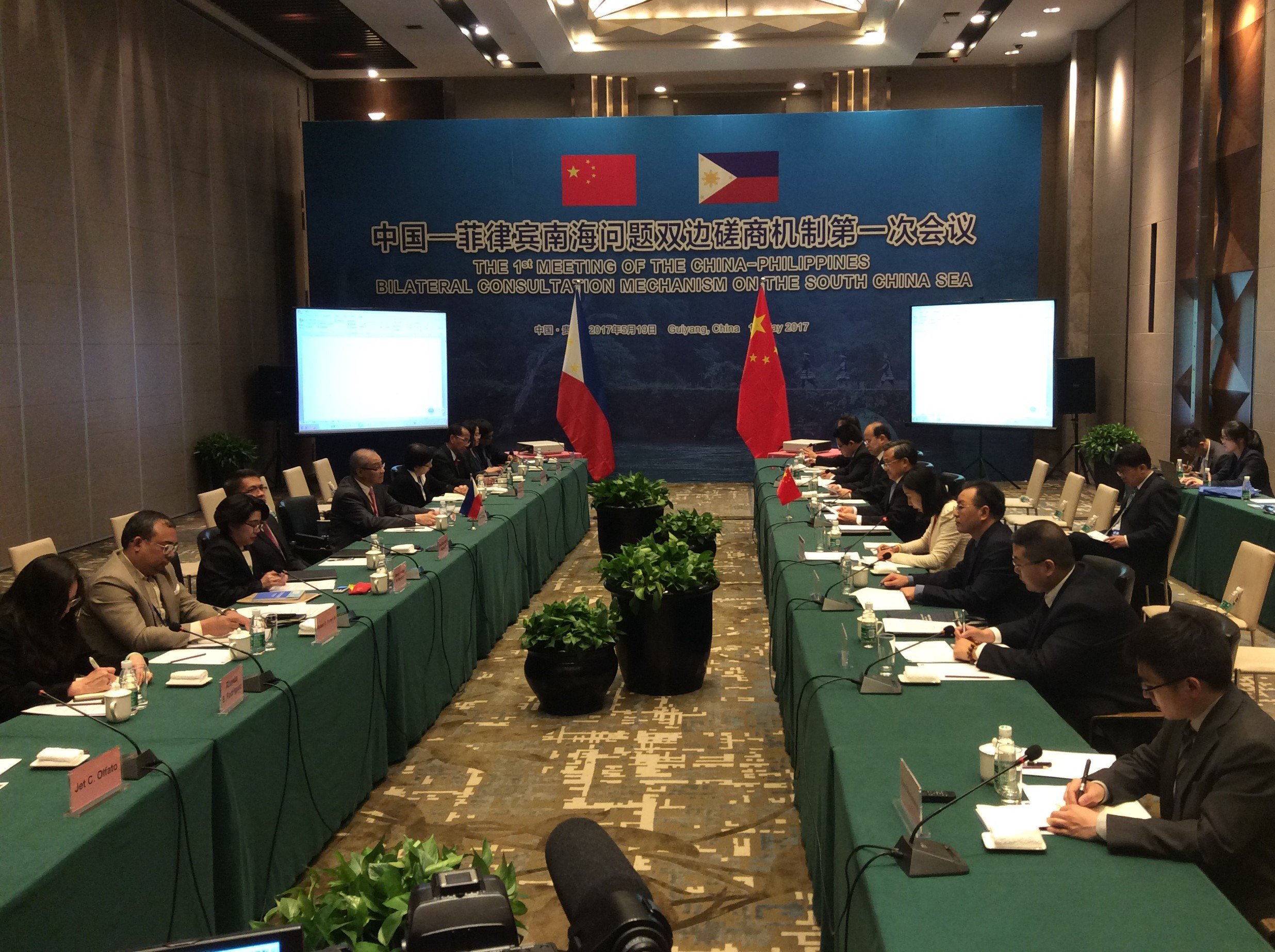 China, Philippines start bilateral meeting on South China Sea