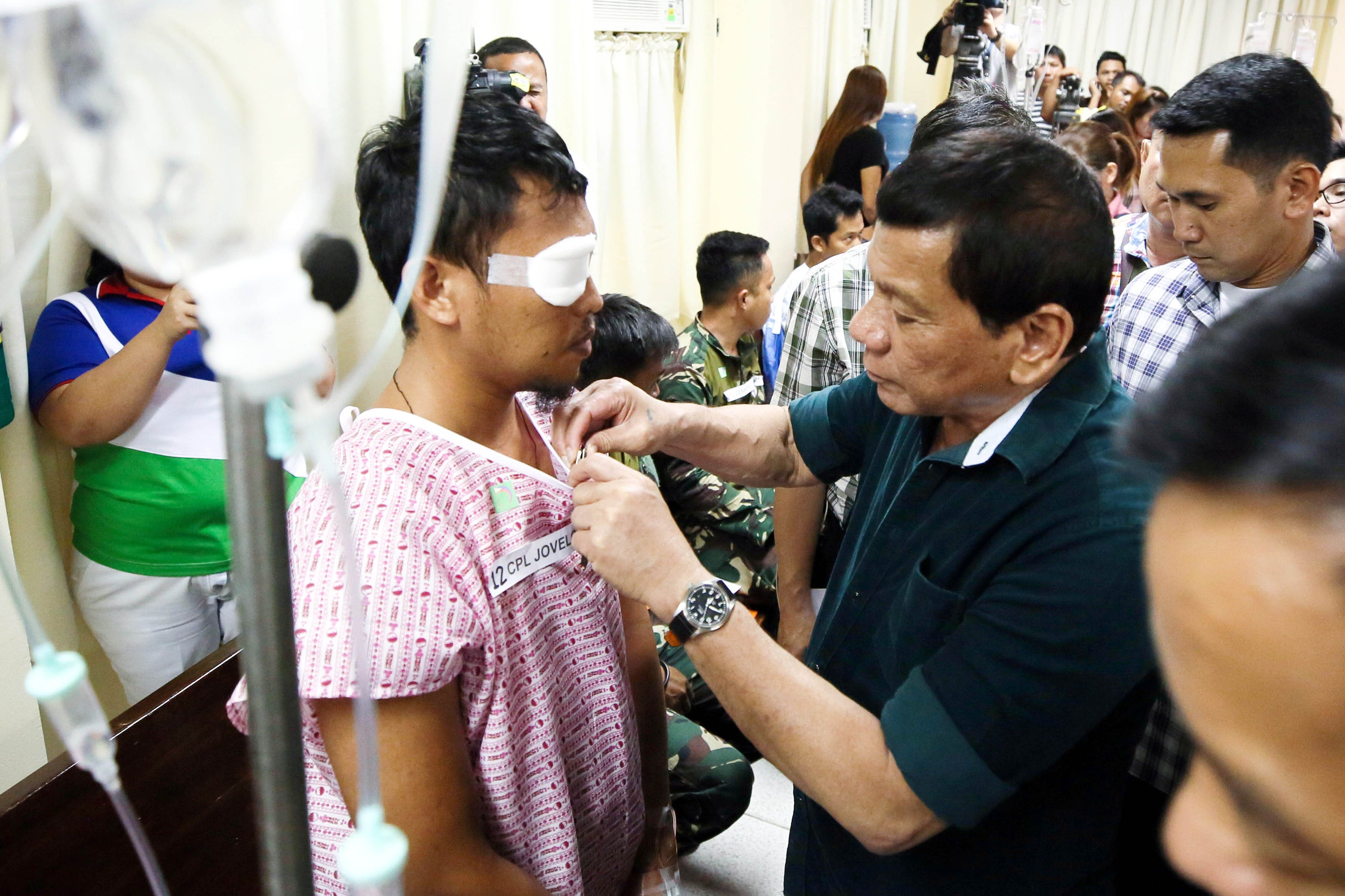PRRD visits injured law enforcers in Iligan City