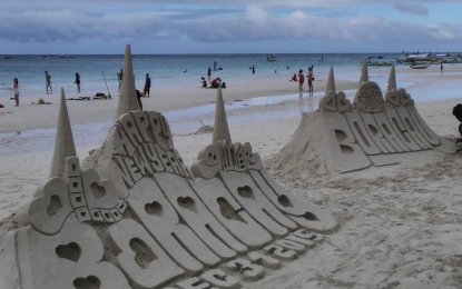 Boracay cracks down on illegal sand castle to prevent crime 