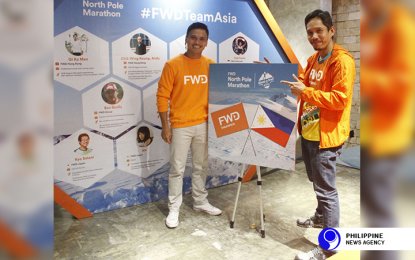 <p><strong>ALL SET.</strong> Luisito Sangalang (left), who will compete in the North Pole Marathon on April 9, with Romi Garduce, the first and only Filipino to complete the Seven Summits in 2012, during the FWD send-off party at the Bonifacio Global Center in Taguig City on Thursday.<em> (PNA photo by Jess Escaros)</em></p>