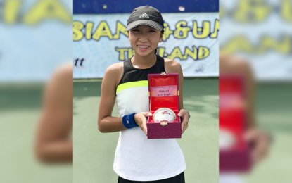 <p>Ma. Carmencita Isabela Carlos holding the runner-up trophy during the awarding ceremony of a tournament in Thailand last year. <em>(Photo courtesy of Char Carlos)</em></p>