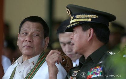 <p><strong>PRRD GRACES PH ARMY'S 121ST ANNIVERSARY. </strong>President Rodrigo Roa Duterte chats with Philippine Army (PA) Commander Lieutenant General Rolando Bautista on the sidelines of the 121st Founding Anniversary of PA at Fort Bonifacio, Taguig City on March 20, 2018. (<em>Toto Lozano/Presidential Photo)</em></p>