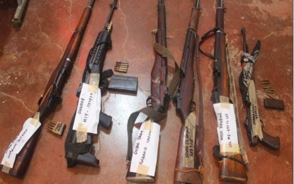 <p>Photo shows the assorted firearms that were surrendered to the Marine Battalion Landing Team-1 by six barangay chairpersons of Siasi, Sulu. <em><strong>(Photo courtesy: Navforwem PIO) </strong></em></p>
