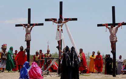 <p>"Maleldo", a Kapampangan word for Holy Week, is highlighted with several penitents literally nailed to the wooden crosses in a makeshift Calvary in Barangay San Pedro Cutud and in two other villages, Sta. Lucia and San Juan, in Pampanga.<em> (PNA file photo)</em></p>