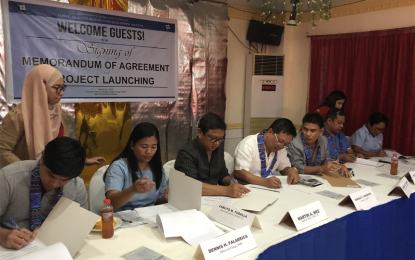 <p style="text-align: justify;">DOST Regional Director Martin Wee (3rd from left), and partner agencies as well as the Tambanan Agrarian Reform Beneficiaires Multipurpose Cooperative sign an agreement for the establishment of a P51.3 milion rubber wood processing center in Naga, Zamboanga Sibugay <em><strong>(Photo courtesy: DOST-9)</strong></em></p>