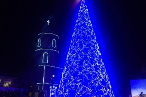Lanterns made by inmates light up Ligao City’s giant Christmas tree