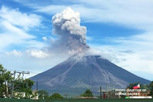 Alert Level 4 still up over Mayon; donations pour in for evacuees