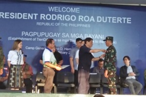 Duterte confers ‘Order of Lapu-Lapu' to 12 wounded soldiers