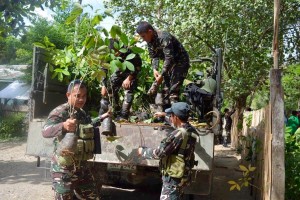 Army turns over rubber seedlings to IPs in Maguindanao