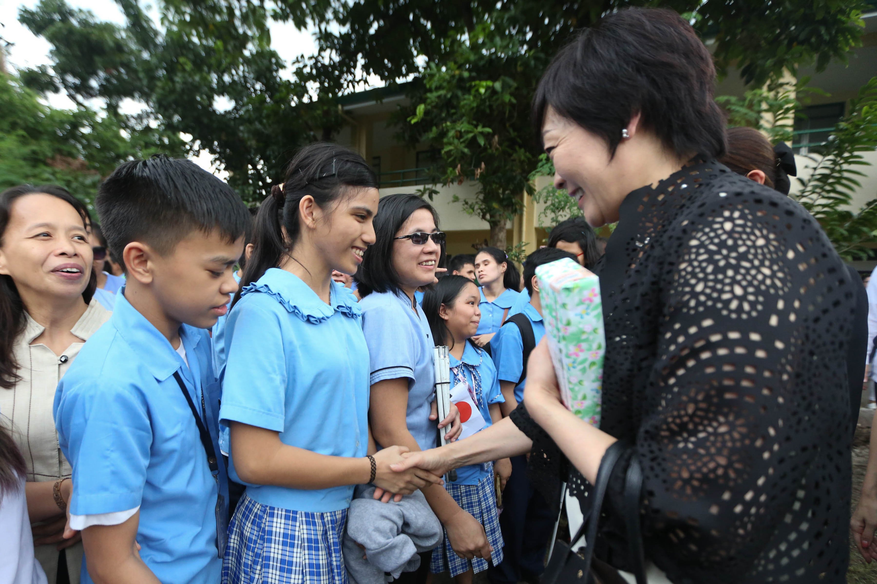 Japan Prime Minister Shinzo Abes Wife Akie Abe Visits The Philippine National School For The