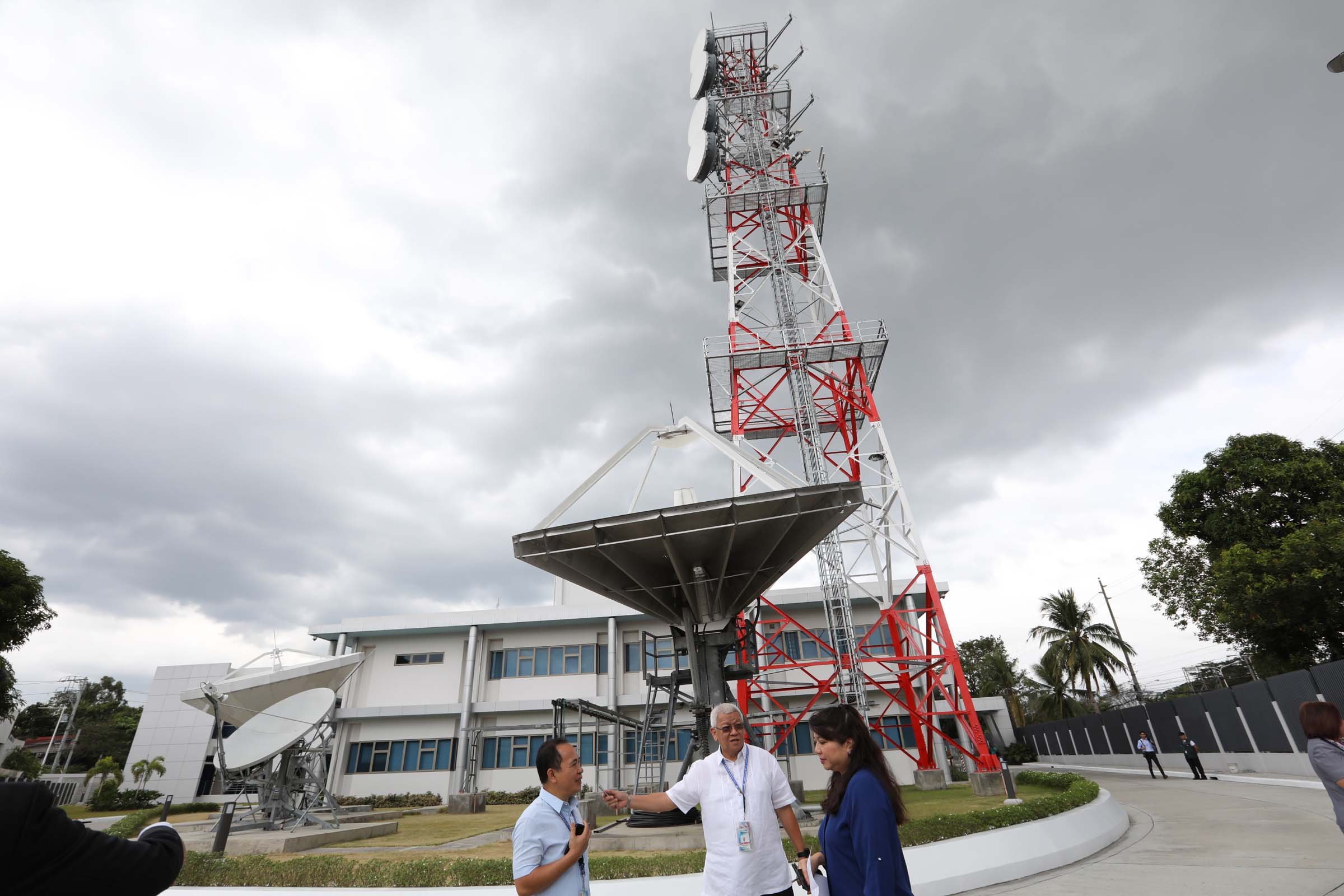 CAAP exec, media inspect state-of-the-art air traffic facilities