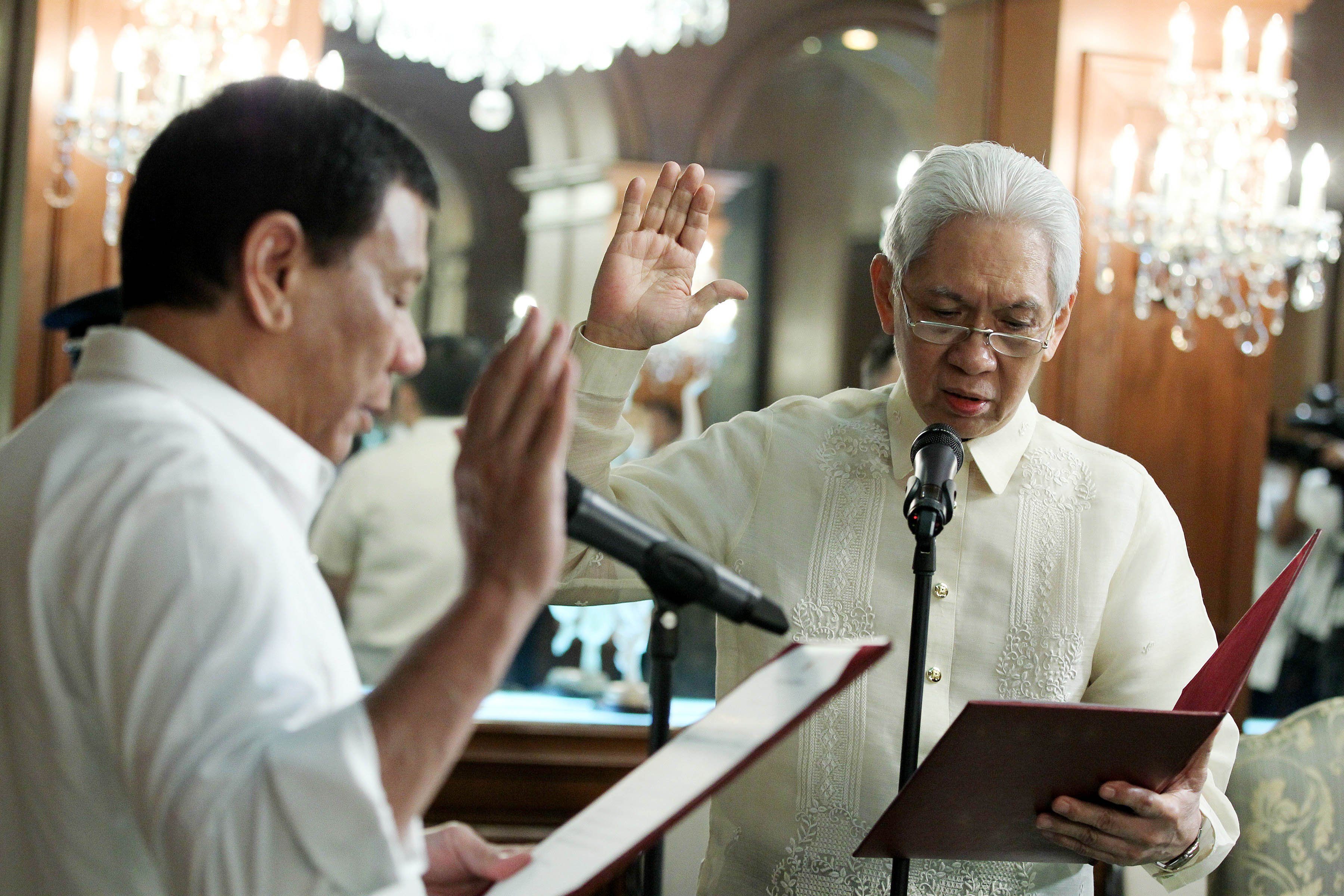 Pres. Duterte administers Martires' oath as new SC justice