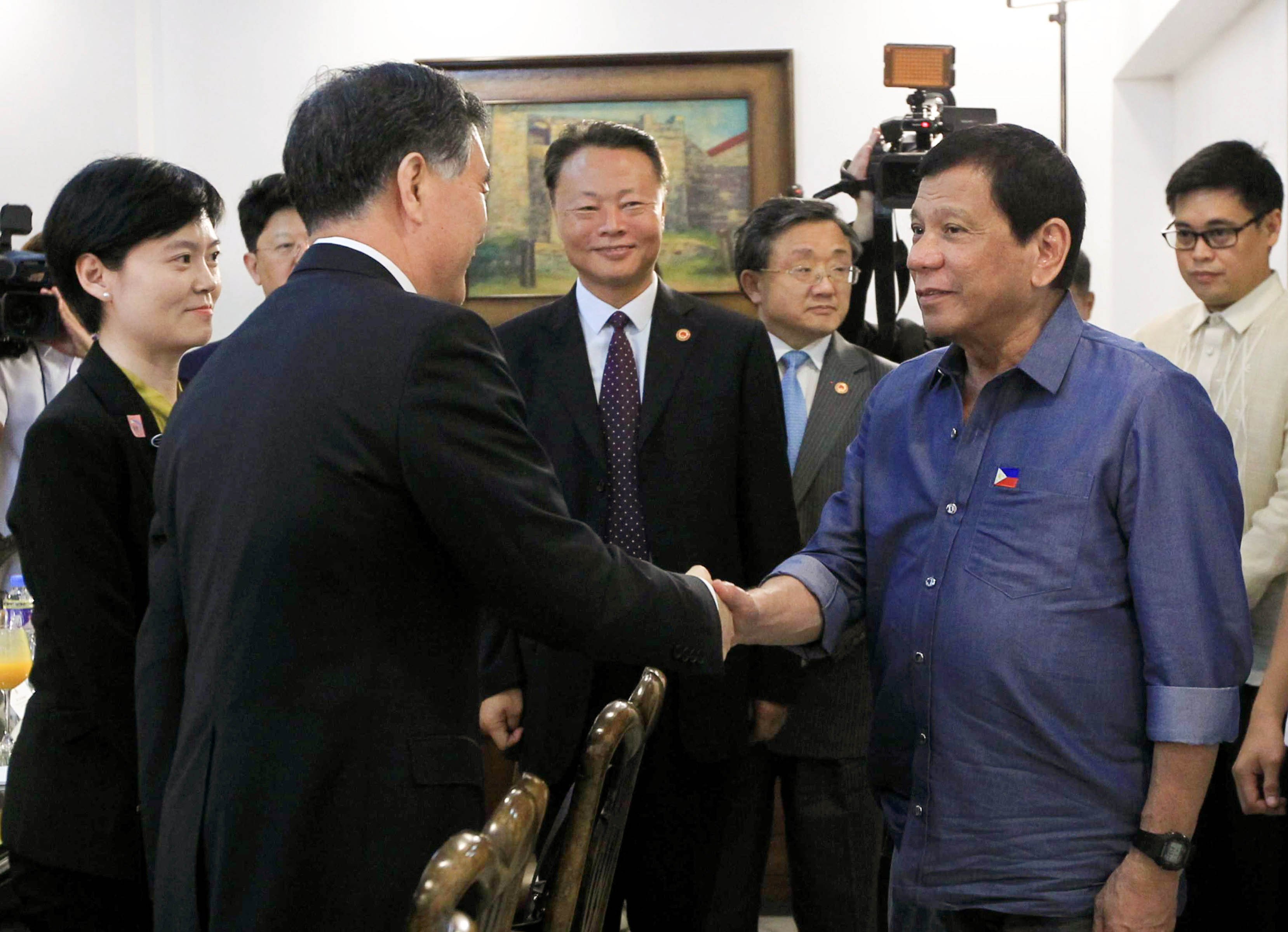 President Rodrigo Duterte welcomes Vice Premier of the State Council of the People’s Republic of China Wang Yang