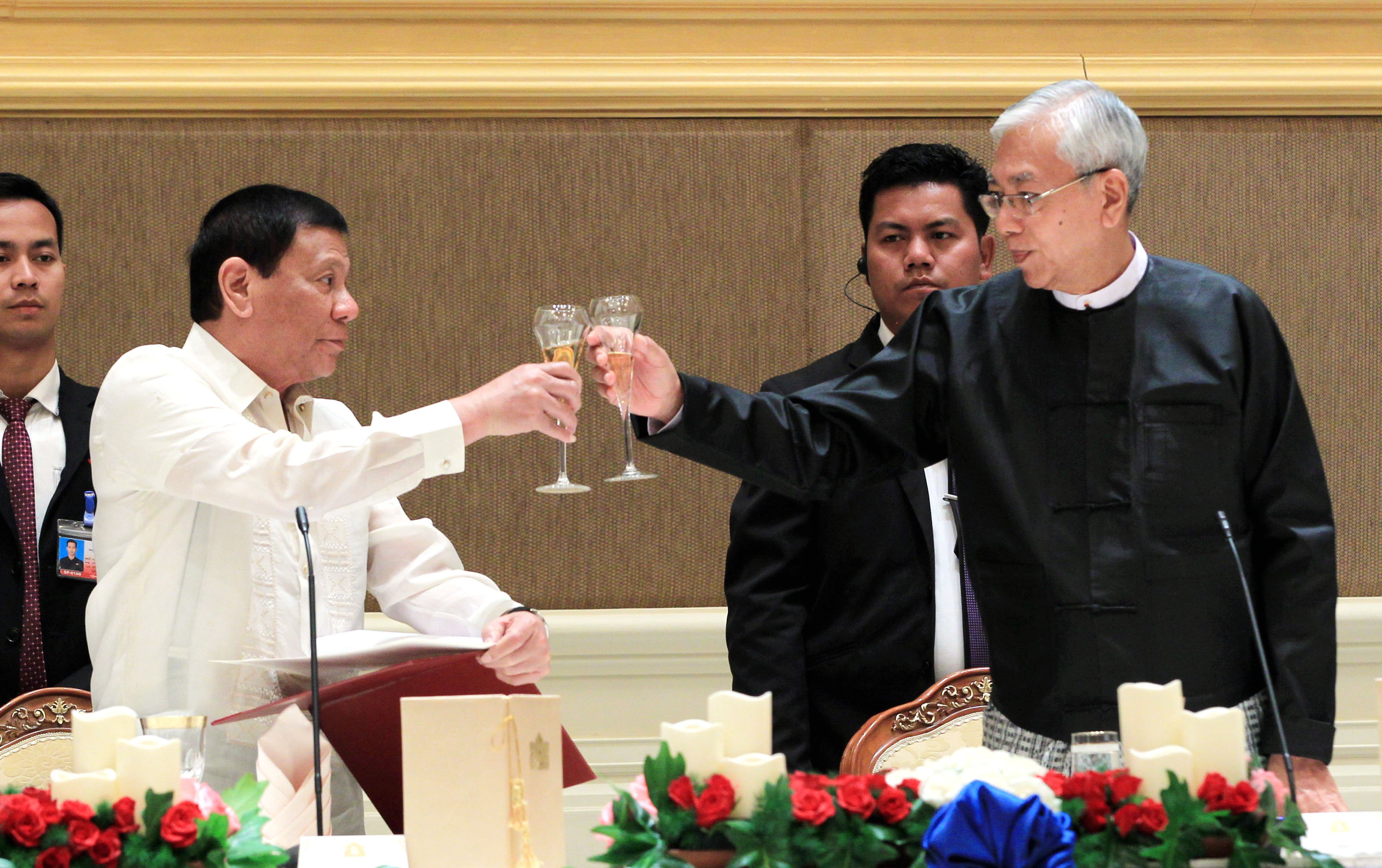 PRRD and Myanmar President U Htin Kiaw toast during the State Banquet